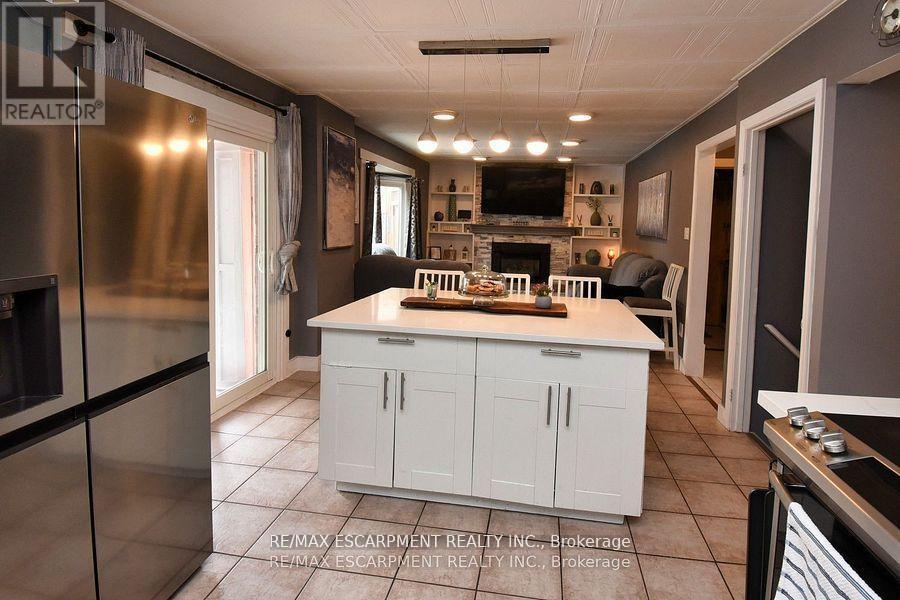 448 Acadia Drive, Hamilton, ON - Indoor Photo Showing Kitchen