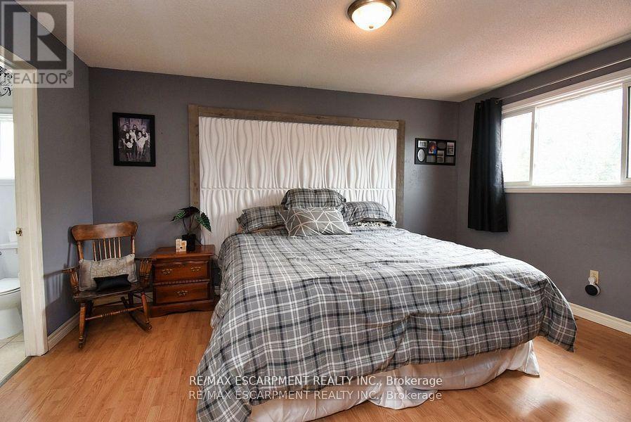 448 Acadia Drive, Hamilton, ON - Indoor Photo Showing Bedroom