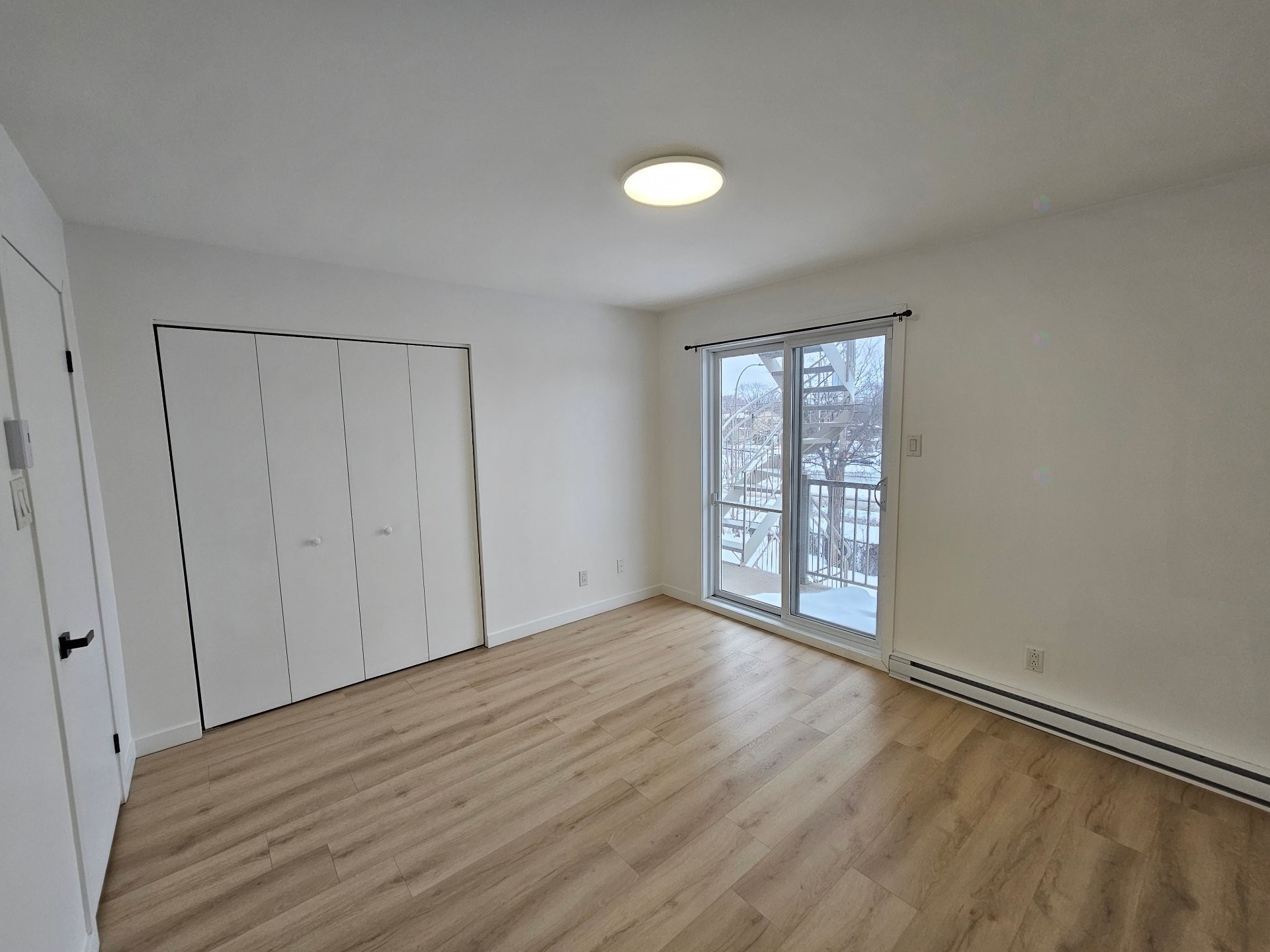 Chambre à coucher principale - 4-7900 Rue Madeleine-Huguenin, Montréal (Mercier/Hochelaga-Maisonneuve), QC - Indoor Photo Showing Other Room