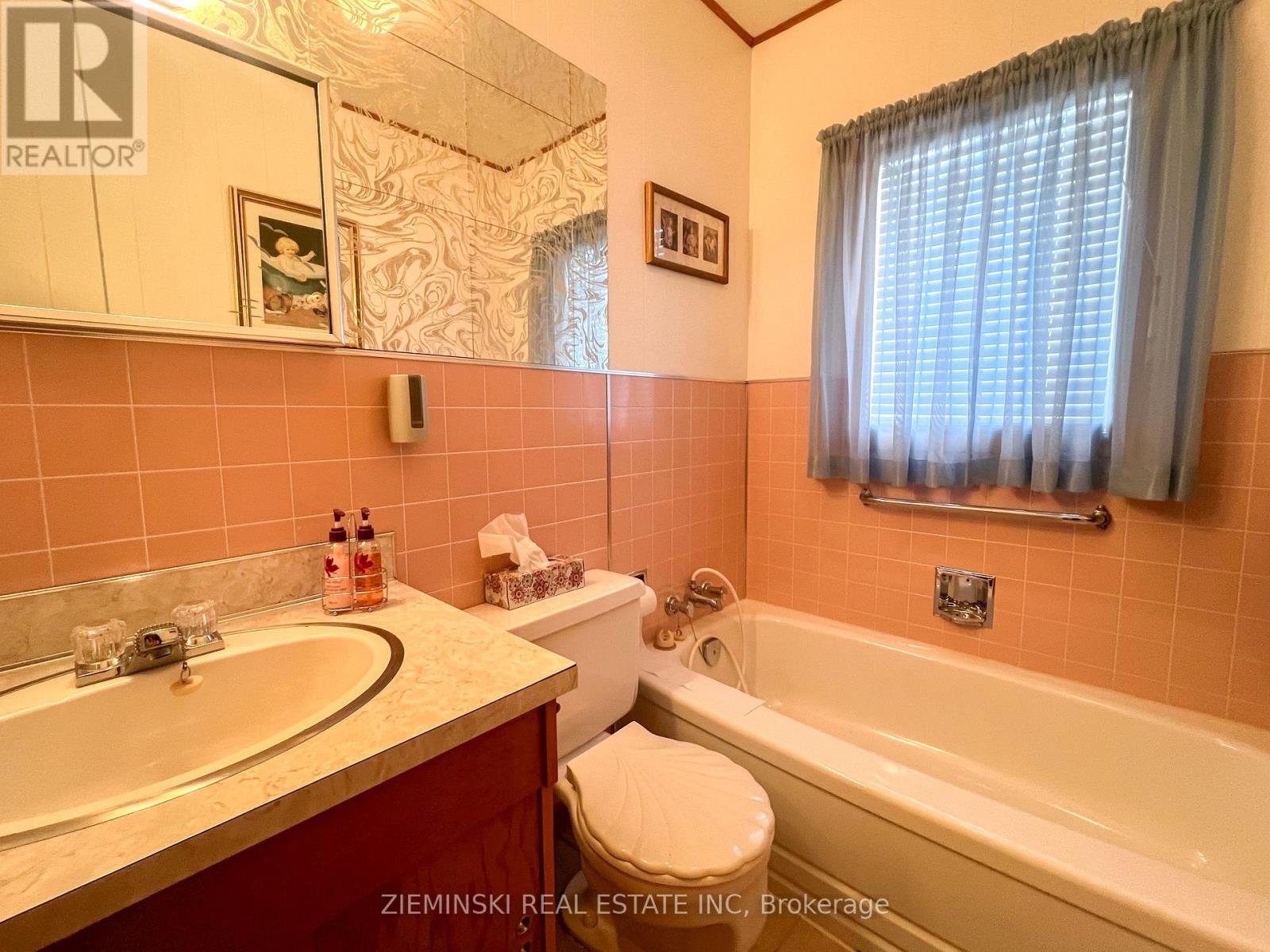 68 Second Avenue, Smooth Rock Falls (Srf), ON - Indoor Photo Showing Bathroom