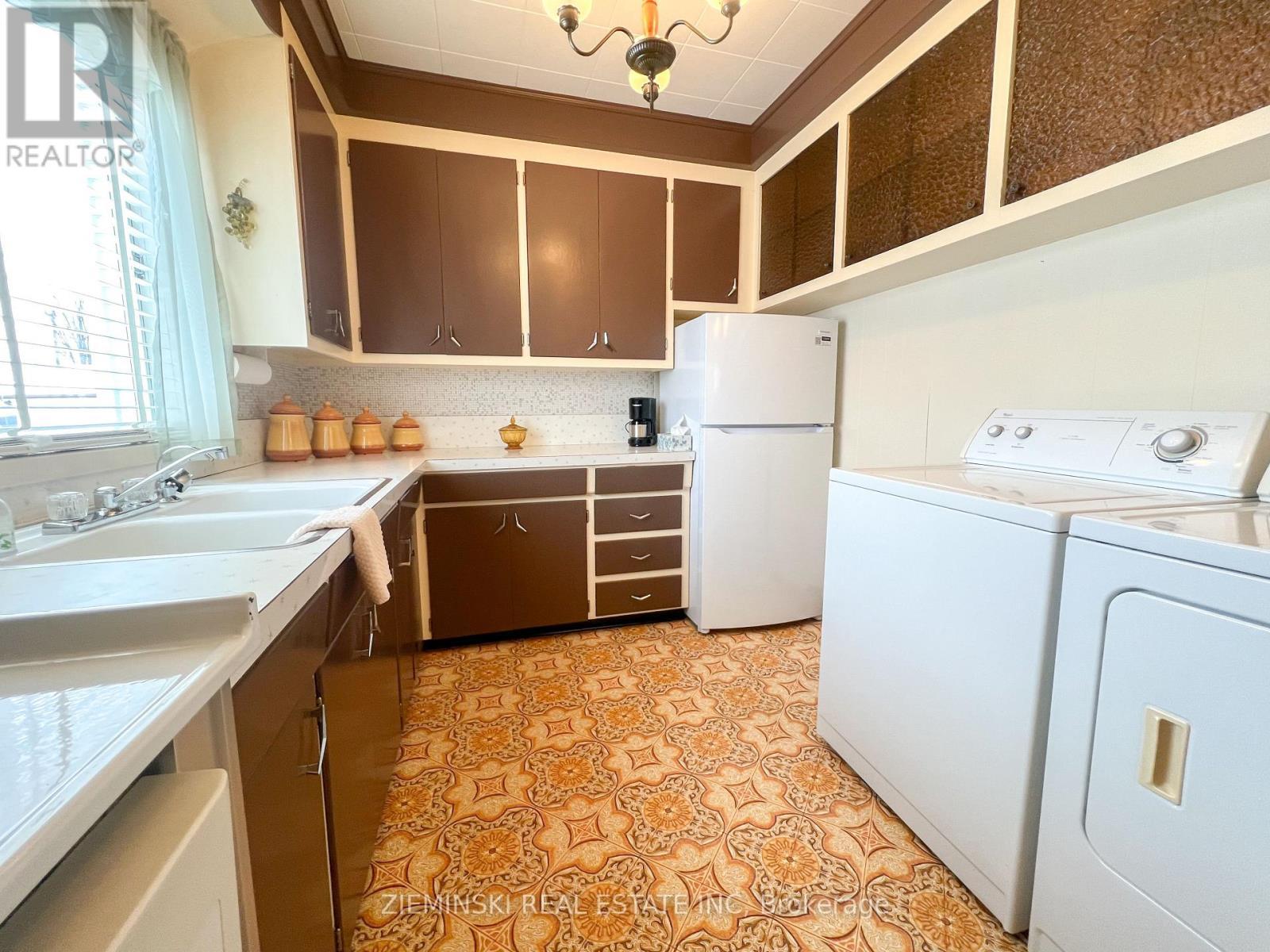 68 Second Avenue, Smooth Rock Falls (Srf), ON - Indoor