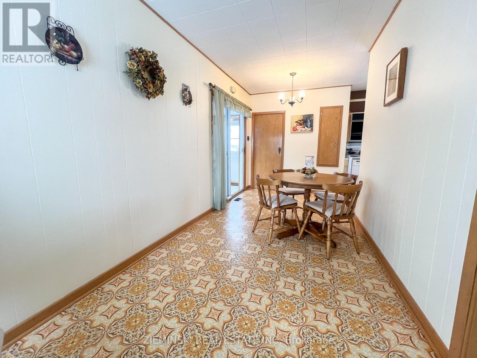 68 Second Avenue, Smooth Rock Falls (Srf), ON - Indoor Photo Showing Dining Room