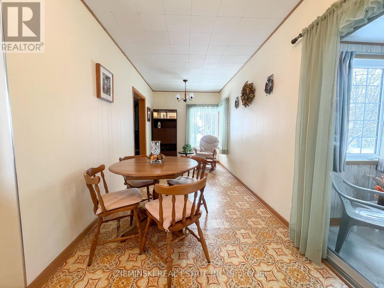 68 Second Avenue, Smooth Rock Falls (Srf), ON - Indoor Photo Showing Dining Room