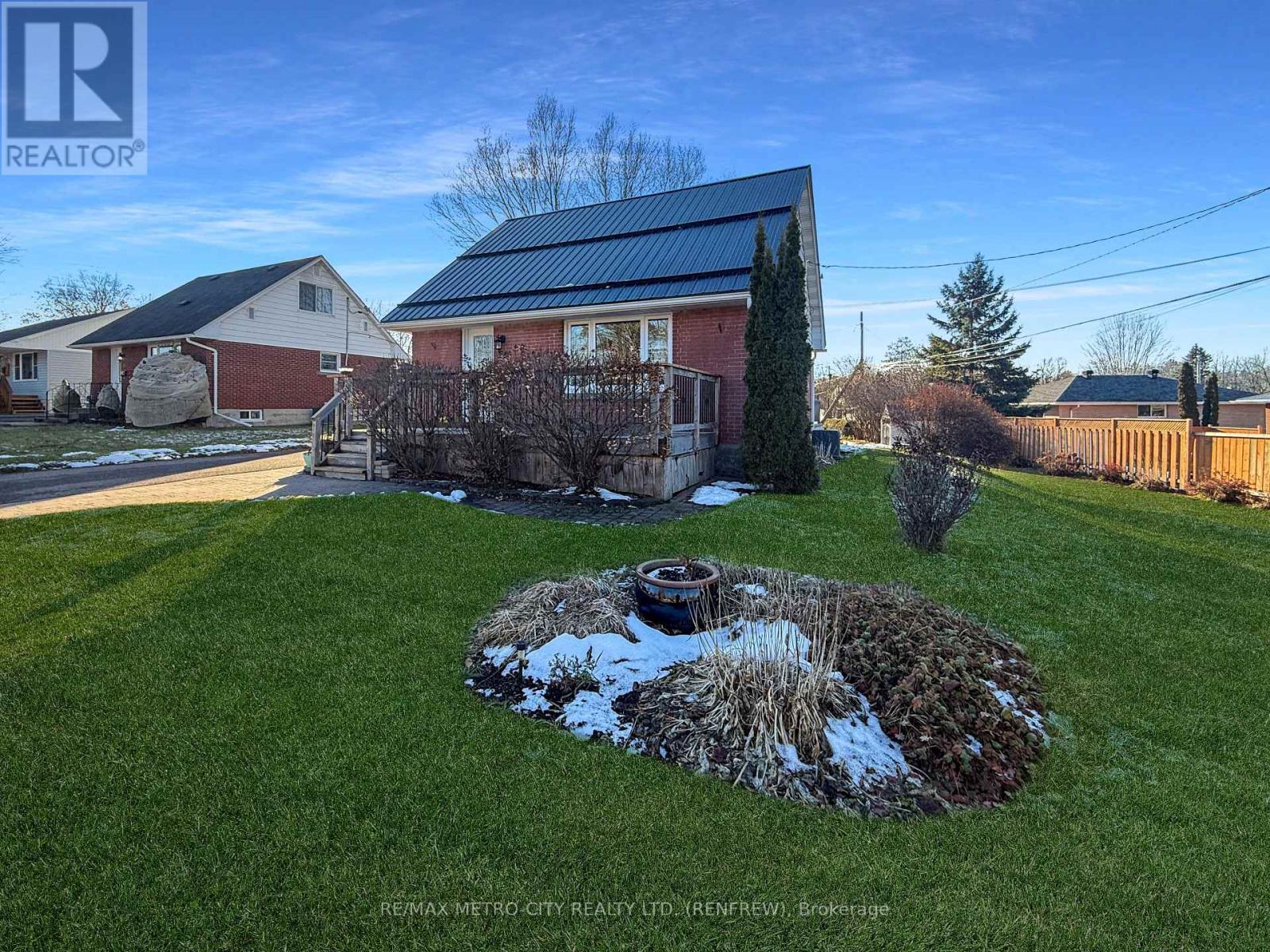 64 Mclean Street, Renfrew, ON - Outdoor