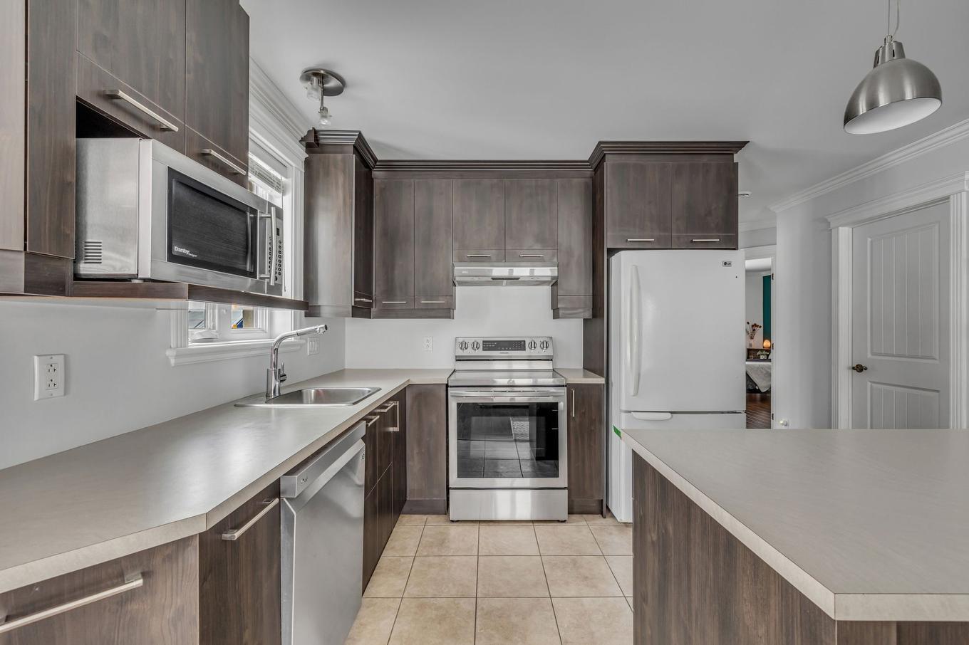Cuisine - 4811 Rue Des Samares, Québec (Charlesbourg), QC - Indoor Photo Showing Kitchen