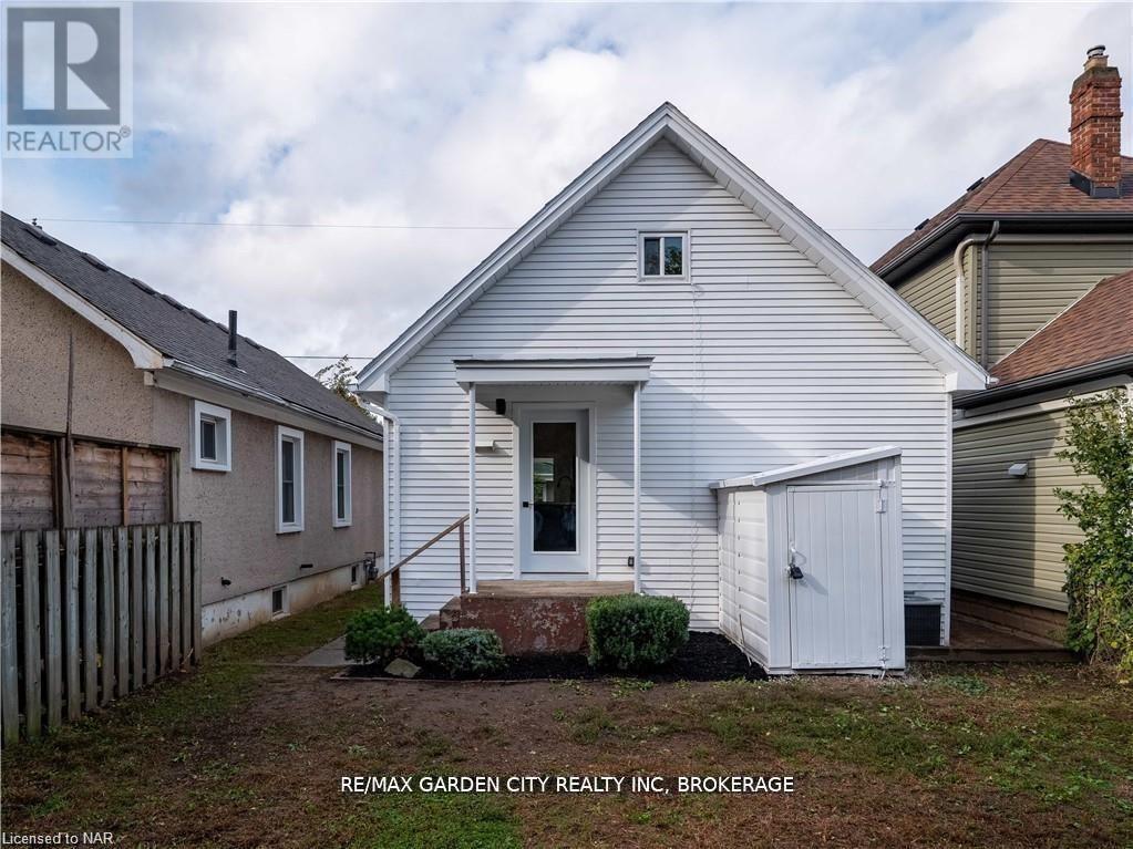 98 Pleasant Avenue, St. Catharines (Downtown), ON - Outdoor With Exterior