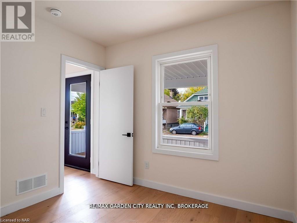 98 Pleasant Avenue, St. Catharines (Downtown), ON - Indoor Photo Showing Other Room