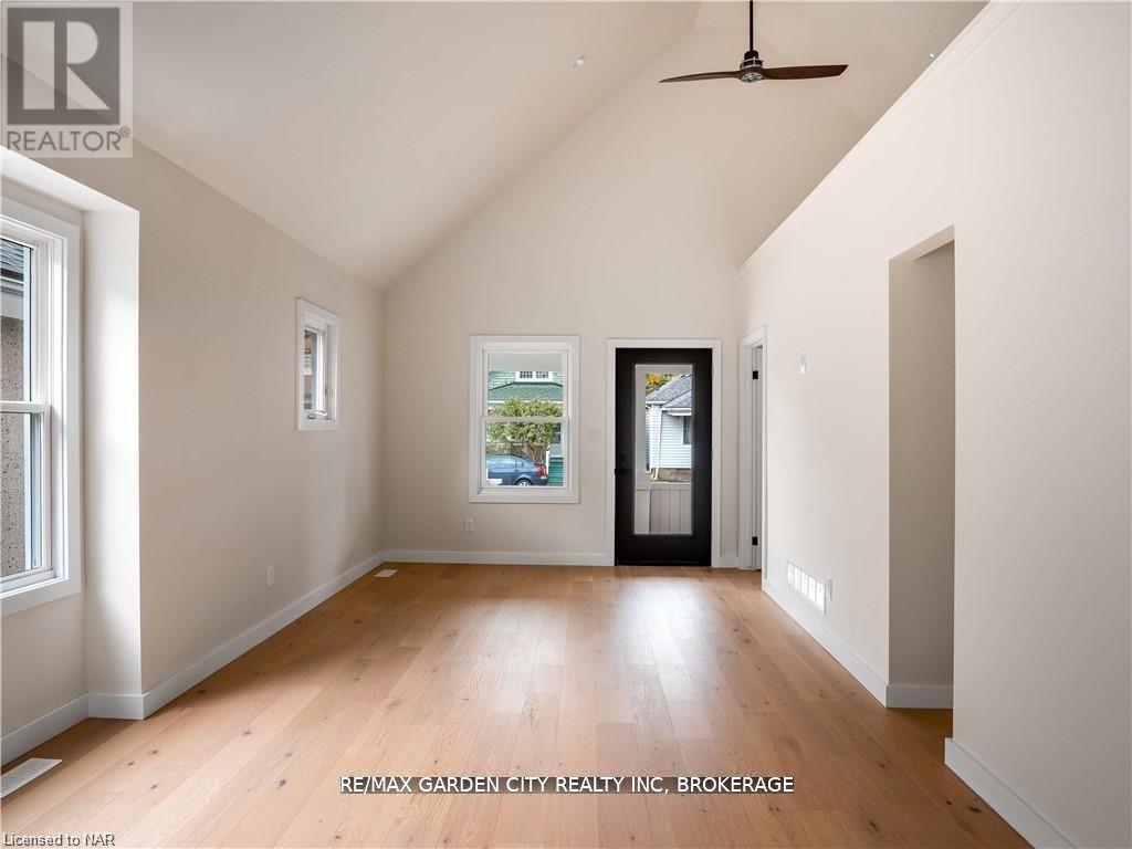 98 Pleasant Avenue, St. Catharines (Downtown), ON - Indoor Photo Showing Other Room