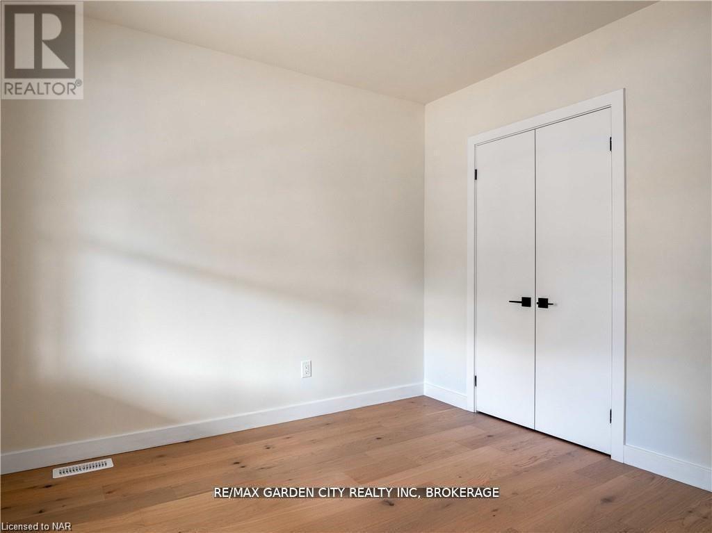 98 Pleasant Avenue, St. Catharines (Downtown), ON - Indoor Photo Showing Other Room