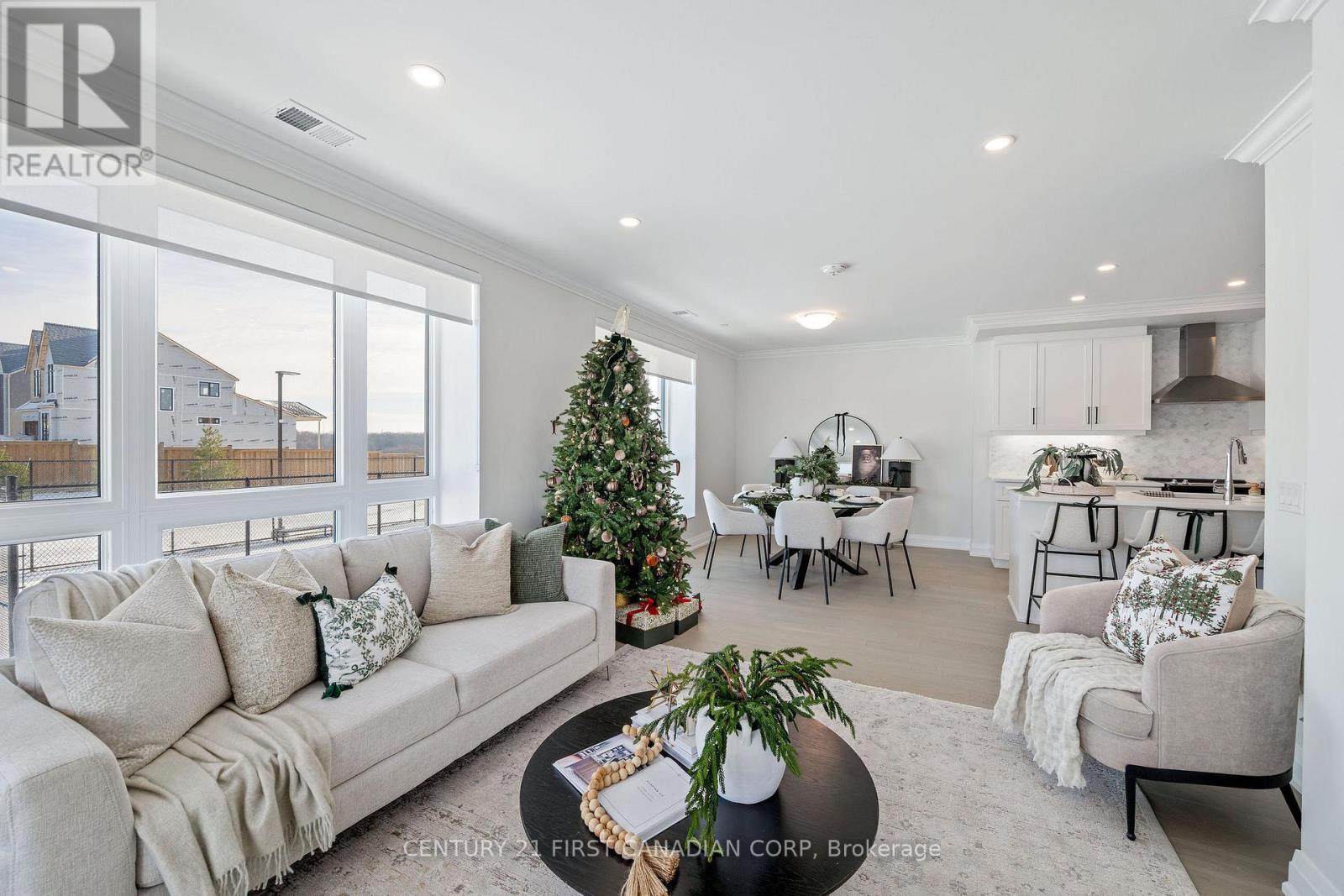 203 - 1560 Upper West Avenue, London South (South B), ON - Indoor Photo Showing Living Room