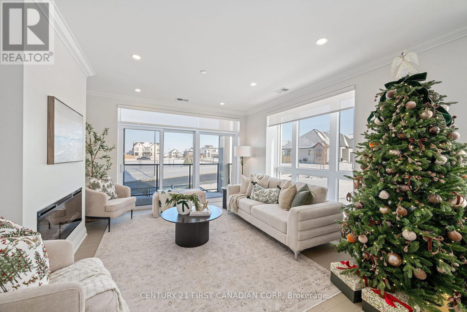 203 - 1560 Upper West Avenue, London South (South B), ON - Indoor Photo Showing Living Room
