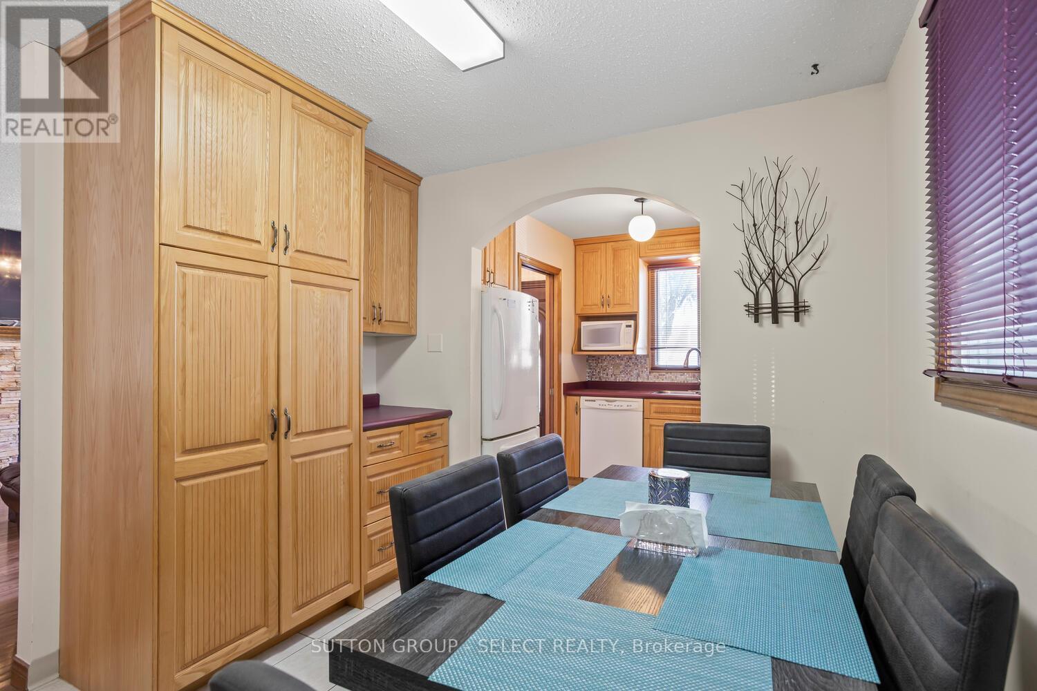 31 Meadowview Road, London South (South O), ON - Indoor Photo Showing Dining Room