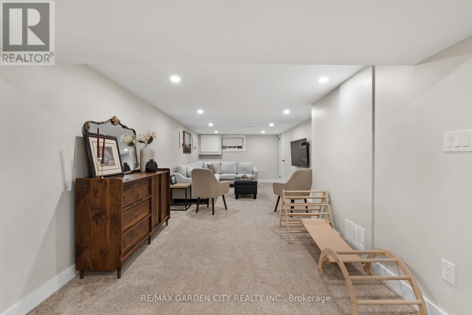 12 Nello Street, St. Catharines (Fairview), ON - Indoor Photo Showing Other Room