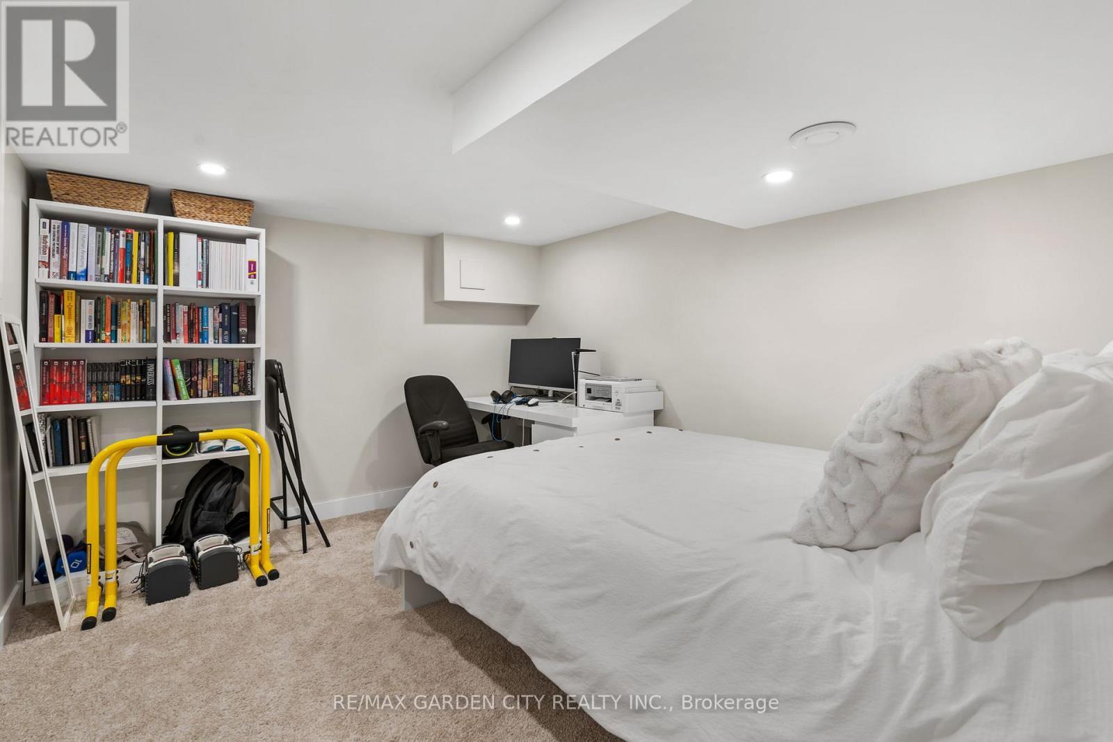 12 Nello Street, St. Catharines (Fairview), ON - Indoor Photo Showing Bedroom