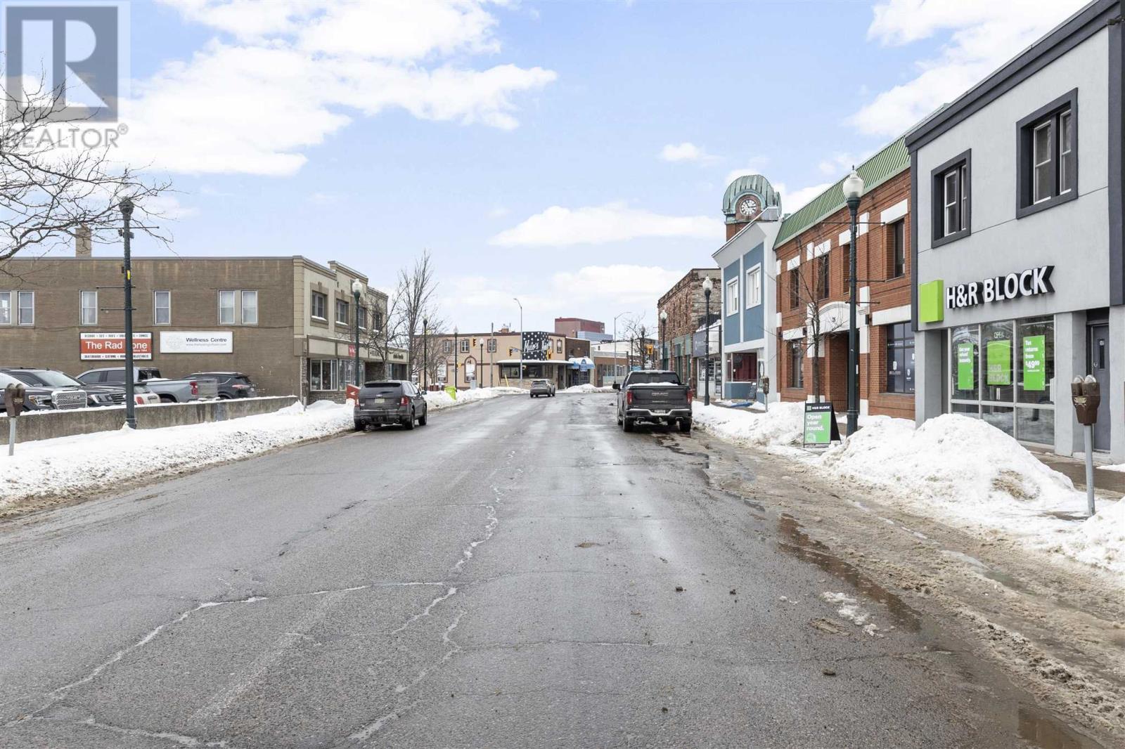 732-734 Queen St E, Sault Ste. Marie, ON