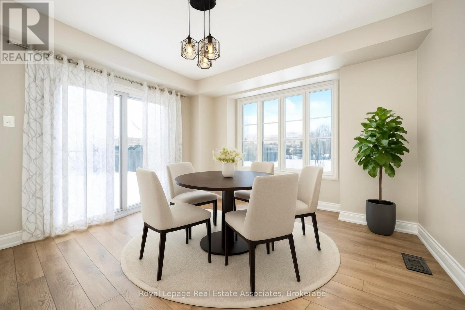 4 Griffiths Avenue, Cambridge, ON - Indoor Photo Showing Dining Room