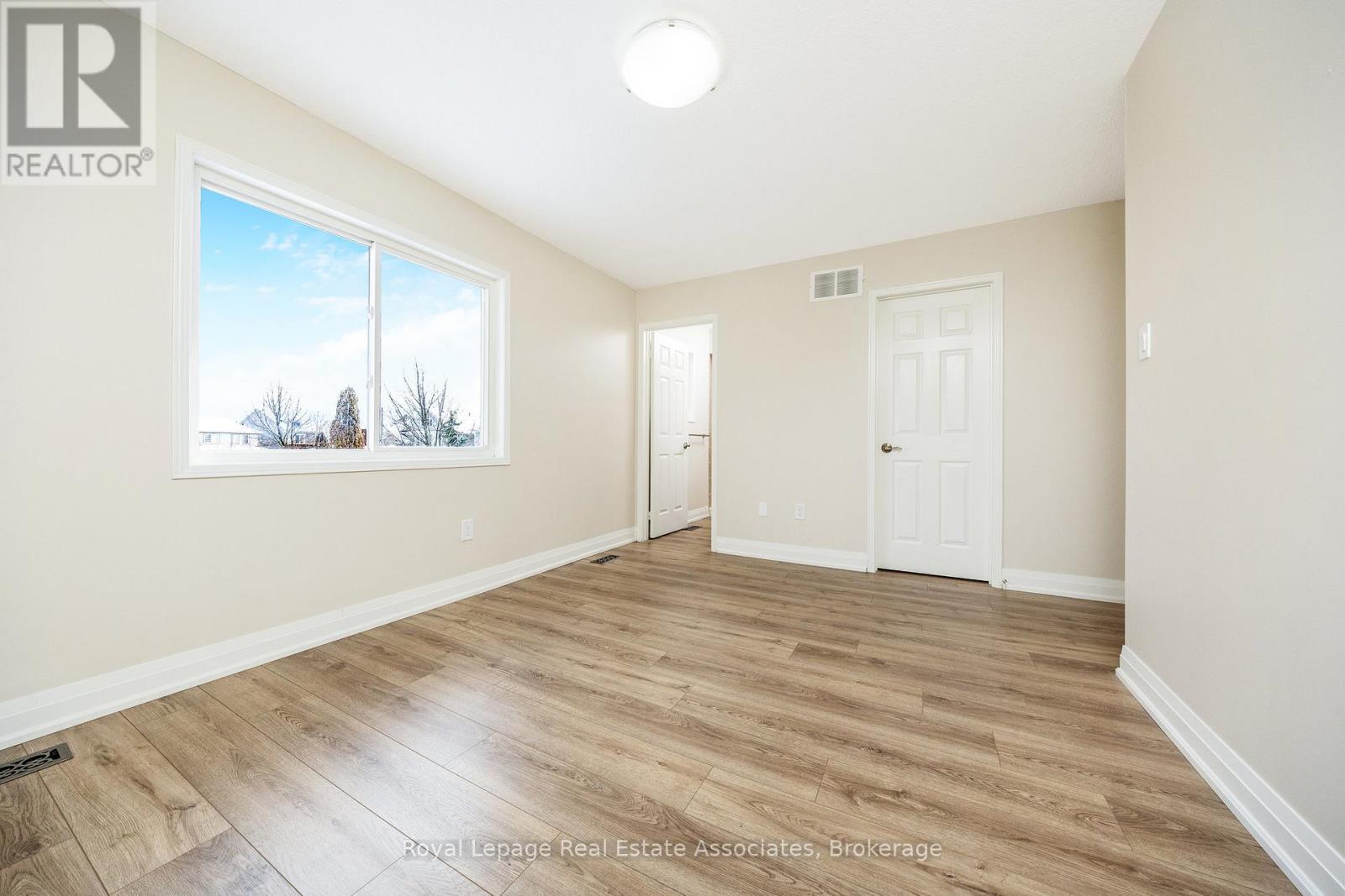 Primary w En-suite Bath - 4 Griffiths Avenue, Cambridge, ON - Indoor Photo Showing Other Room