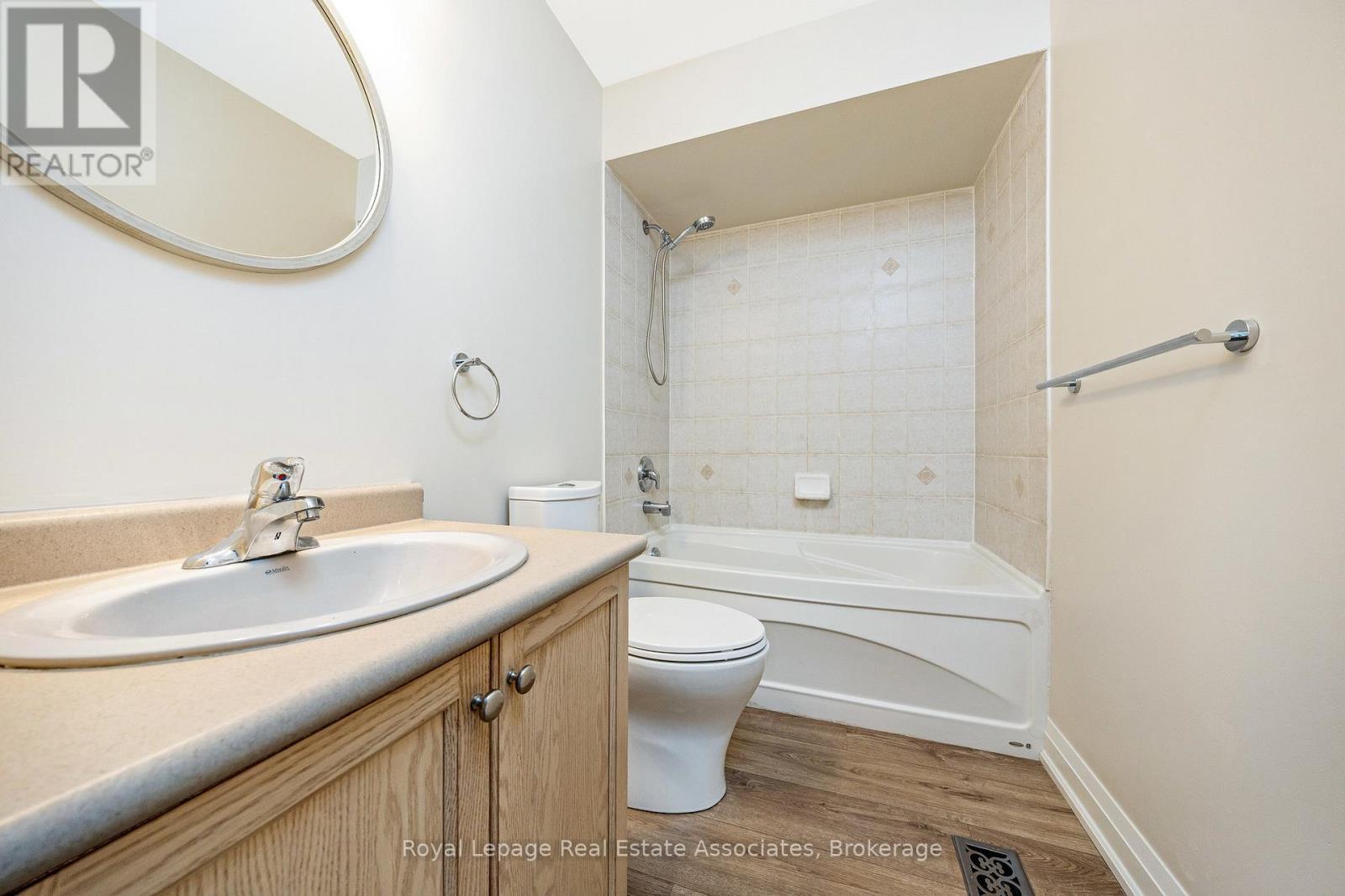 4 Griffiths Avenue, Cambridge, ON - Indoor Photo Showing Bathroom