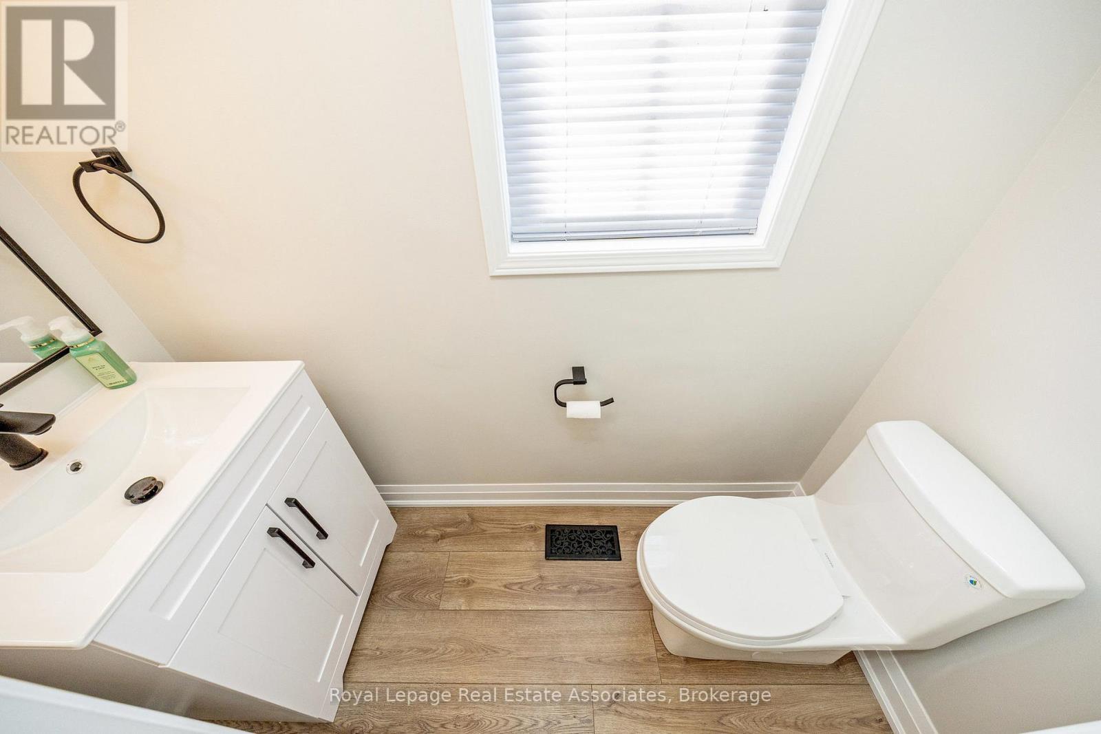 4 Griffiths Avenue, Cambridge, ON - Indoor Photo Showing Bathroom