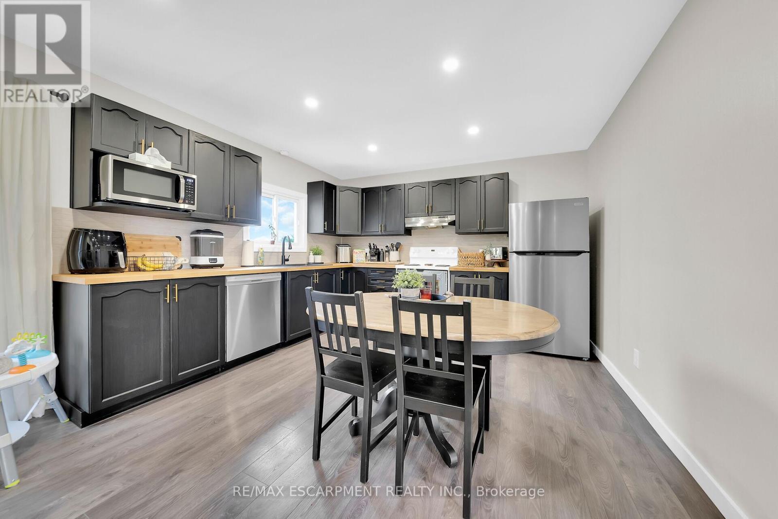 1073 Concession 6 Woodhouse Road, Norfolk, ON - Indoor Photo Showing Kitchen