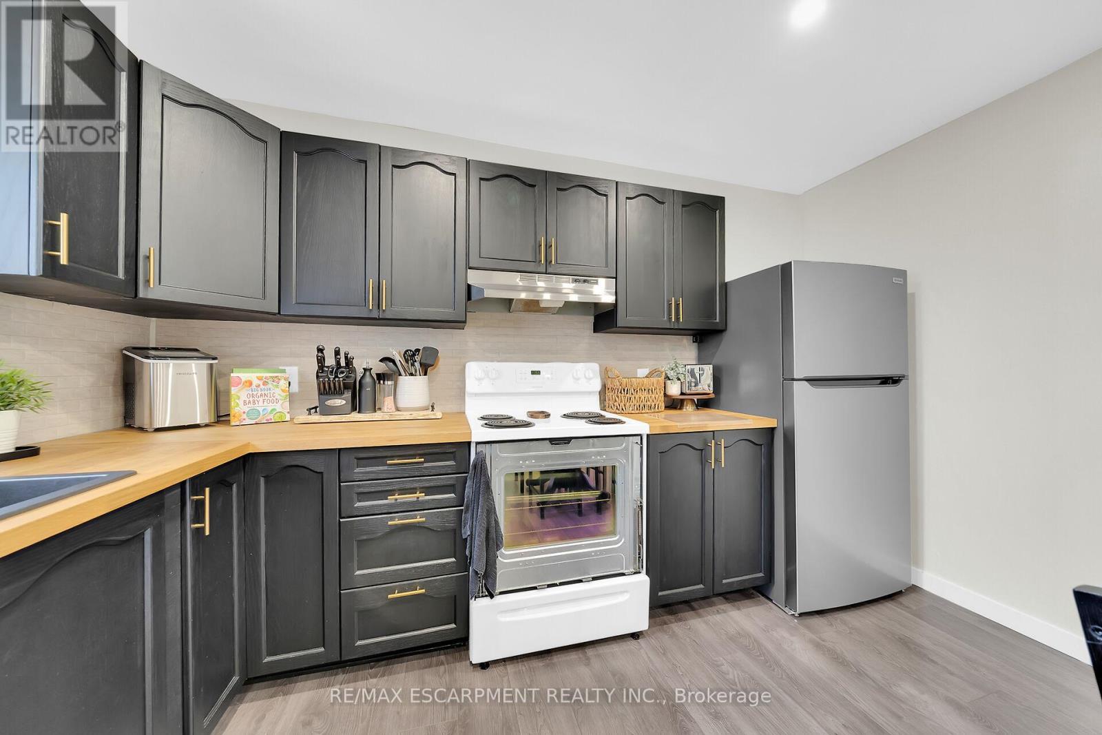 1073 Concession 6 Woodhouse Road, Norfolk, ON - Indoor Photo Showing Kitchen