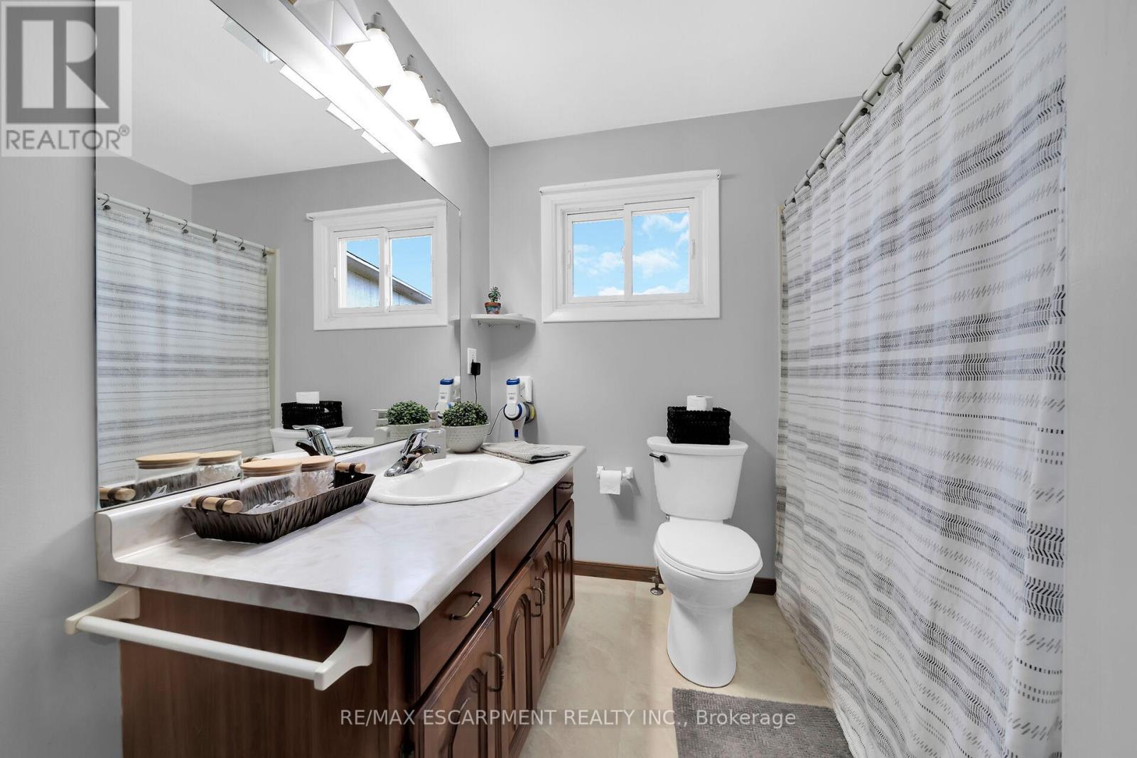 1073 Concession 6 Woodhouse Road, Norfolk, ON - Indoor Photo Showing Bathroom