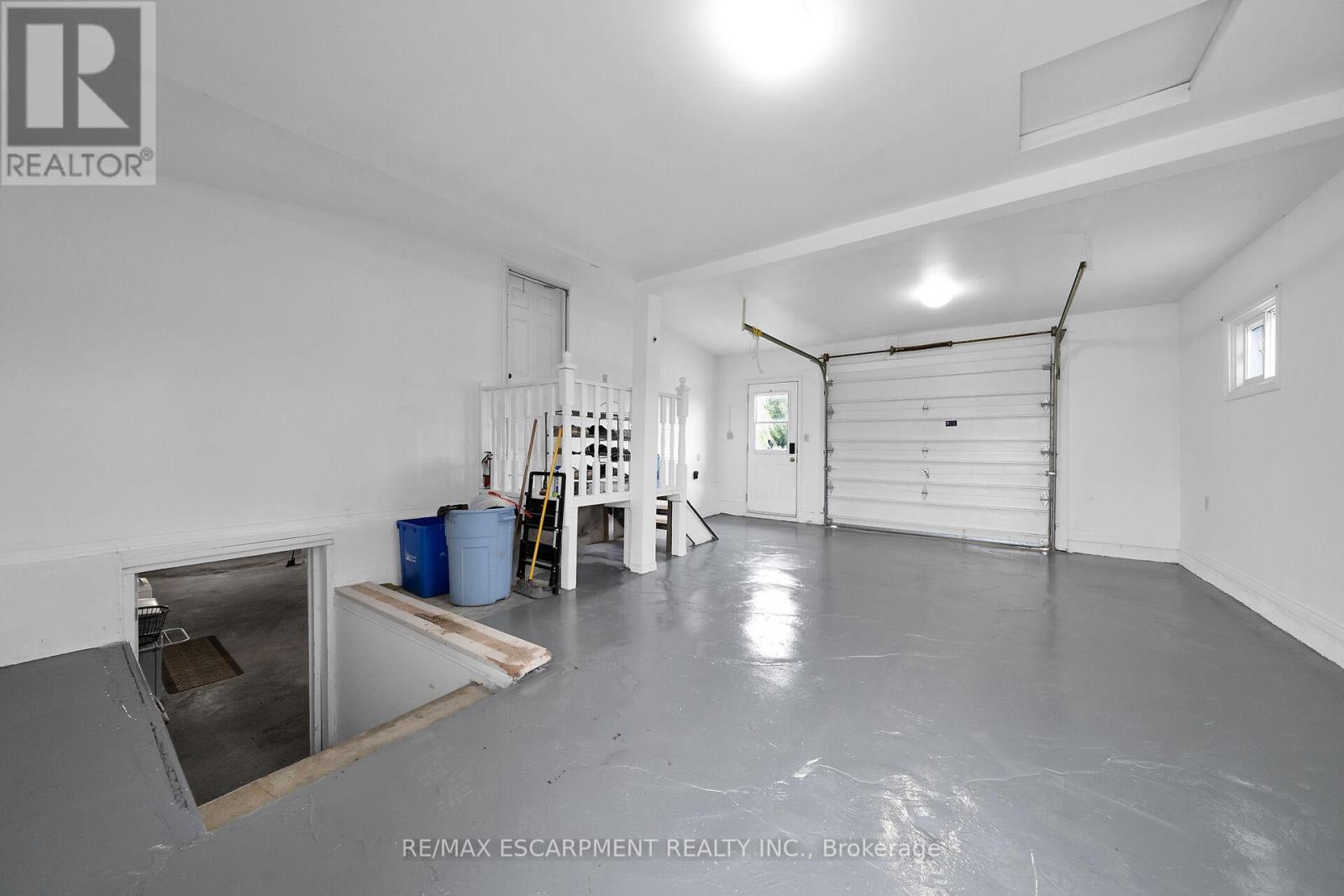 1073 Concession 6 Woodhouse Road, Norfolk, ON - Indoor Photo Showing Garage