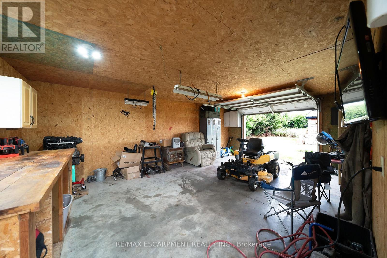 1073 Concession 6 Woodhouse Road, Norfolk, ON - Indoor Photo Showing Garage