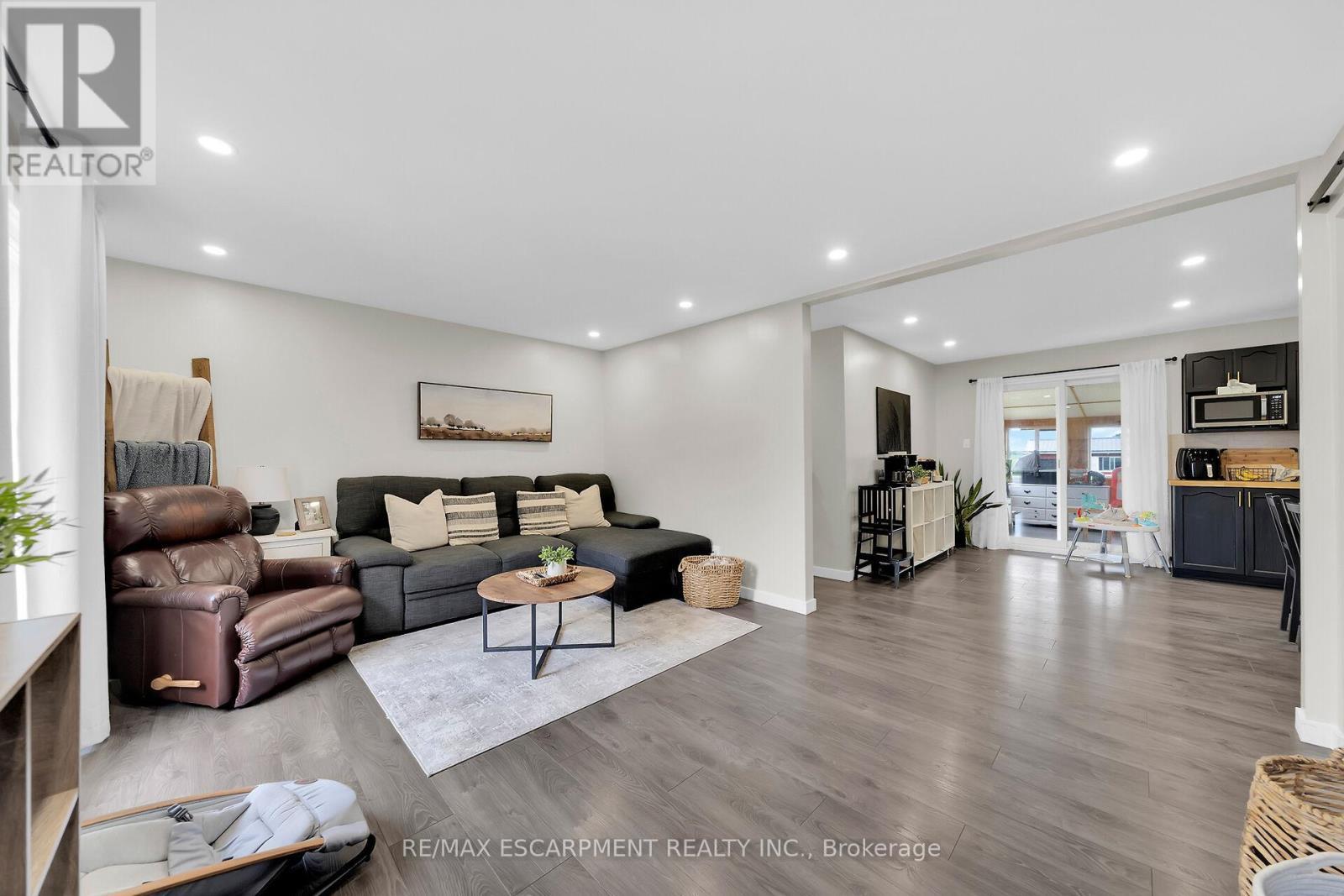 1073 Concession 6 Woodhouse Road, Norfolk, ON - Indoor Photo Showing Living Room
