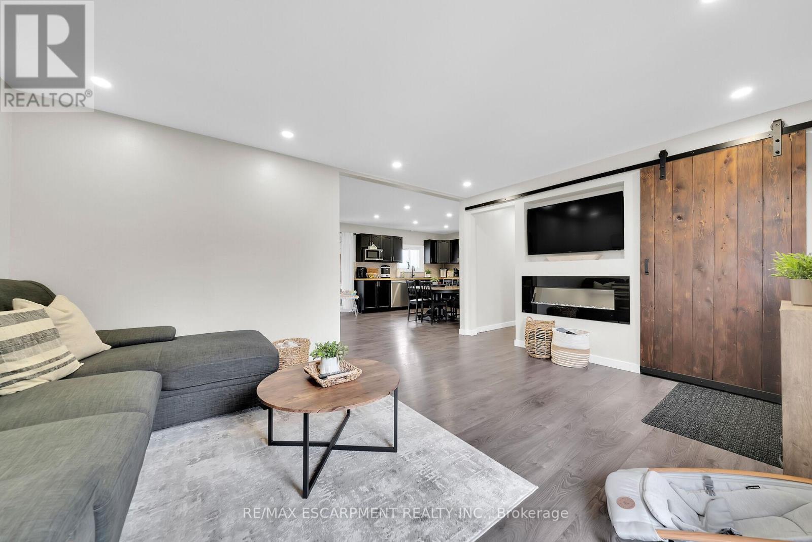 1073 Concession 6 Woodhouse Road, Norfolk, ON - Indoor Photo Showing Living Room With Fireplace