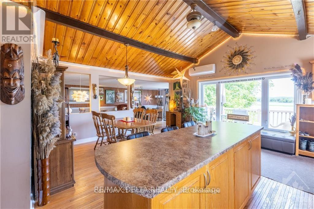 3641 Principale Street, Alfred And Plantagenet, ON - Indoor Photo Showing Other Room