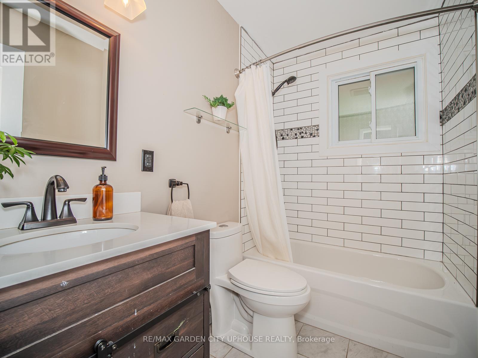 373 Darby Road, Welland (Cooks Mills), ON - Indoor Photo Showing Bathroom