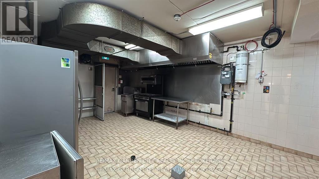 Commercial Unit - 7737 Lundy'S Lane, Niagara Falls (Ascot), ON