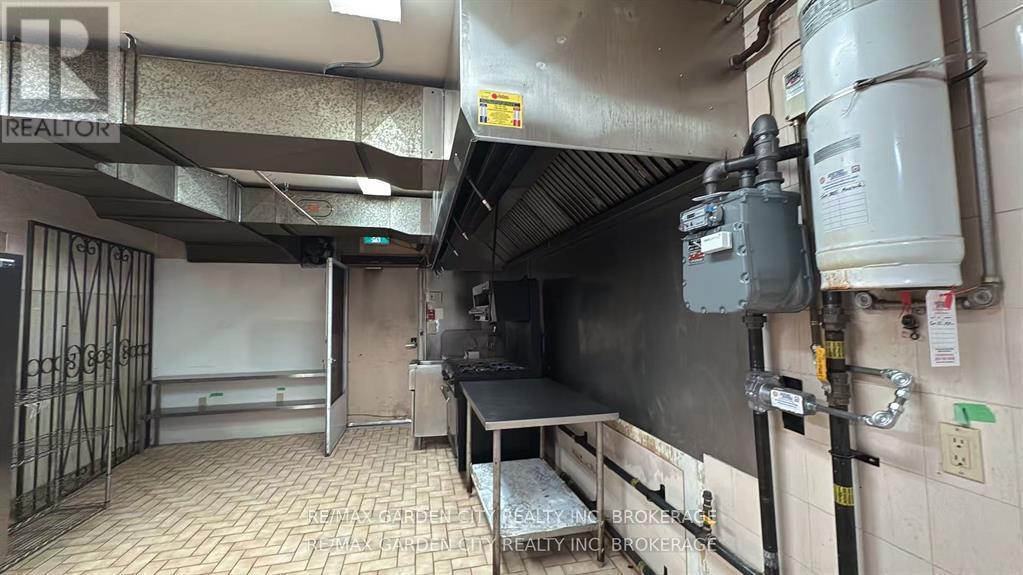 Commercial Unit - 7737 Lundy'S Lane, Niagara Falls (Ascot), ON