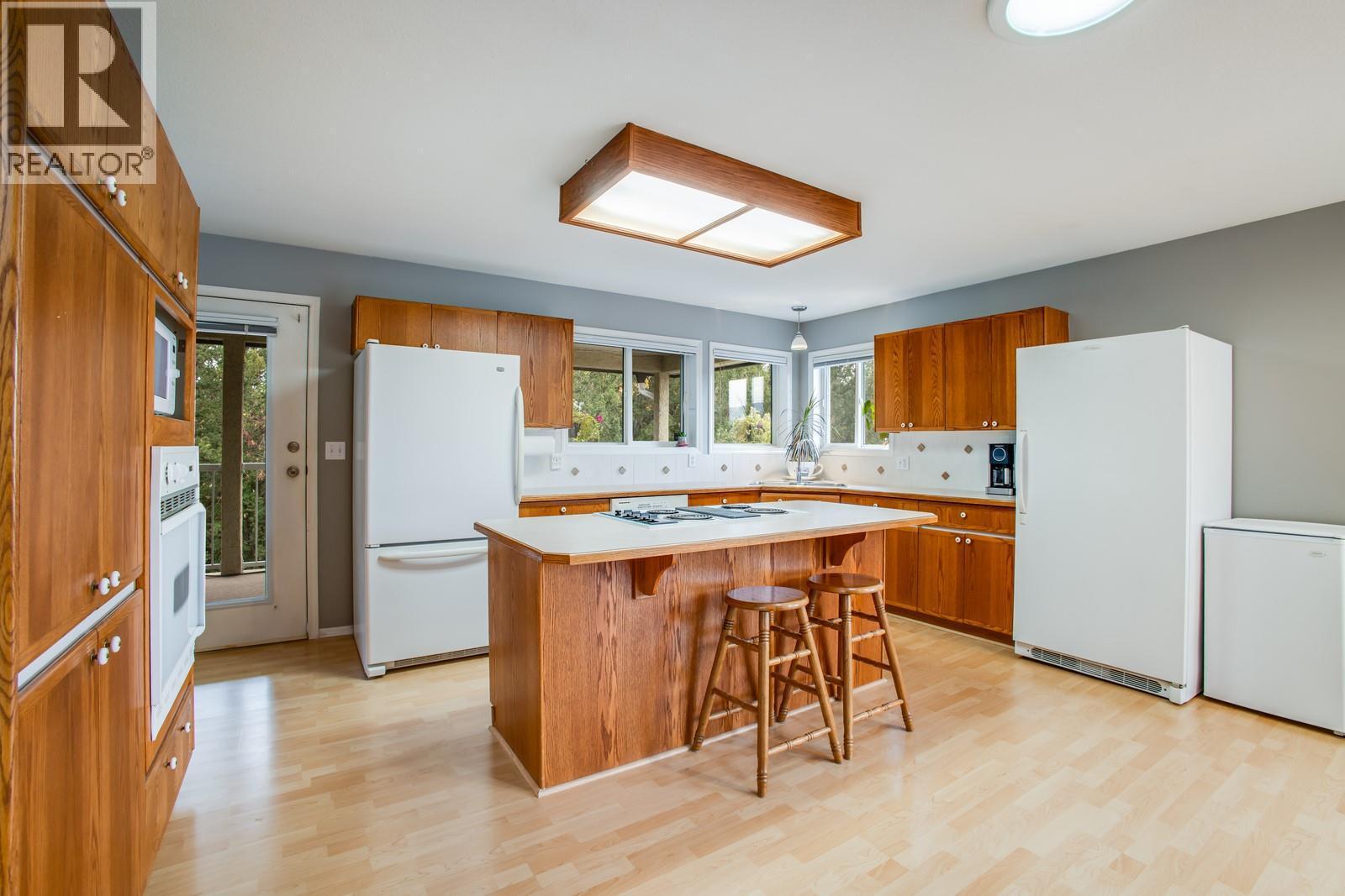 Kitchen - 1650 Highland Drive N, Kelowna, BC - Indoor Photo Showing Kitchen