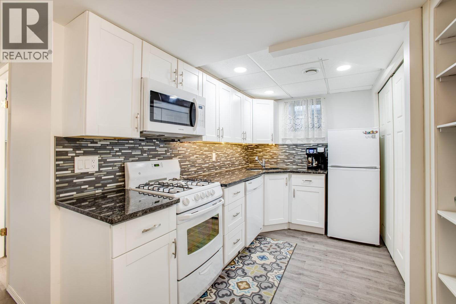 Suite kitchen - 1650 Highland Drive N, Kelowna, BC - Indoor Photo Showing Kitchen