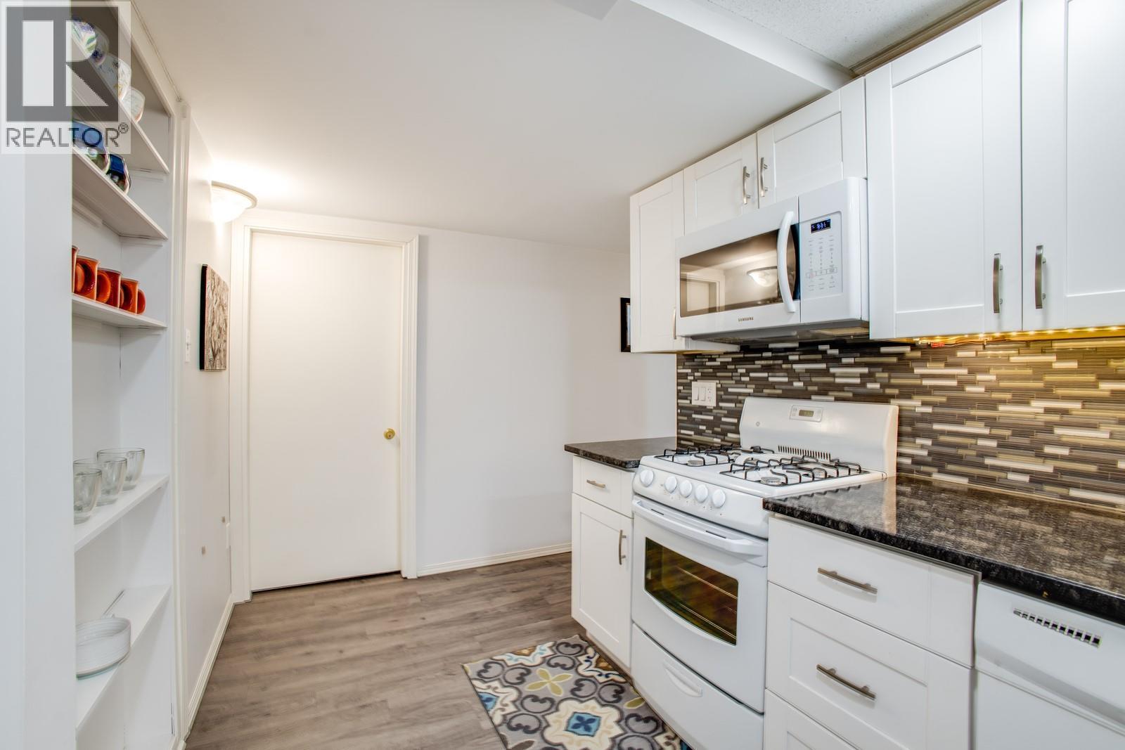 Suite kitchen - 1650 Highland Drive N, Kelowna, BC - Indoor Photo Showing Kitchen