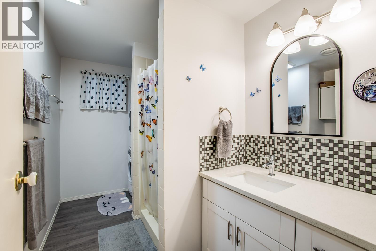 Suite full bathroom - 1650 Highland Drive N, Kelowna, BC - Indoor Photo Showing Bathroom