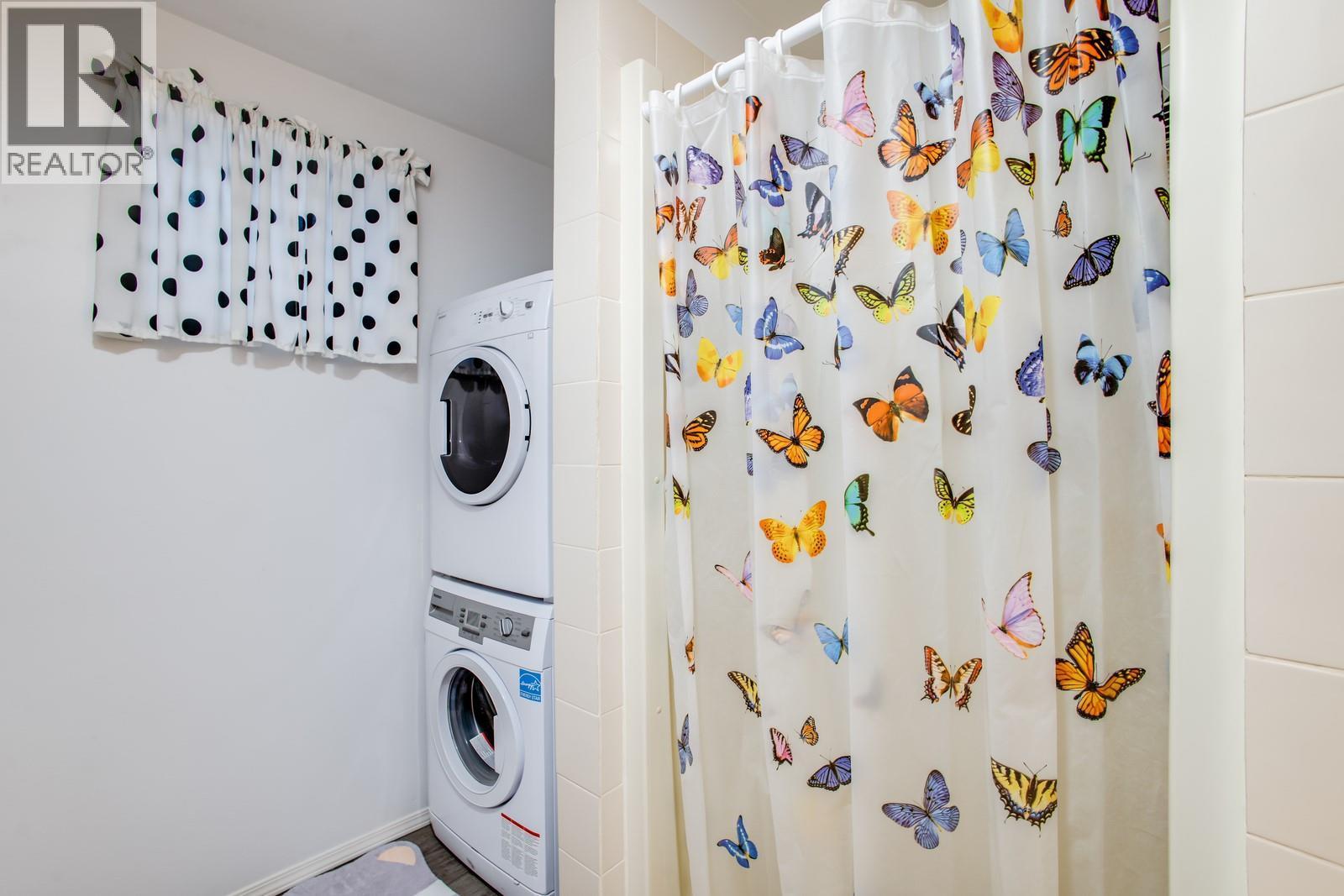 Suite laundry - 1650 Highland Drive N, Kelowna, BC - Indoor Photo Showing Laundry Room