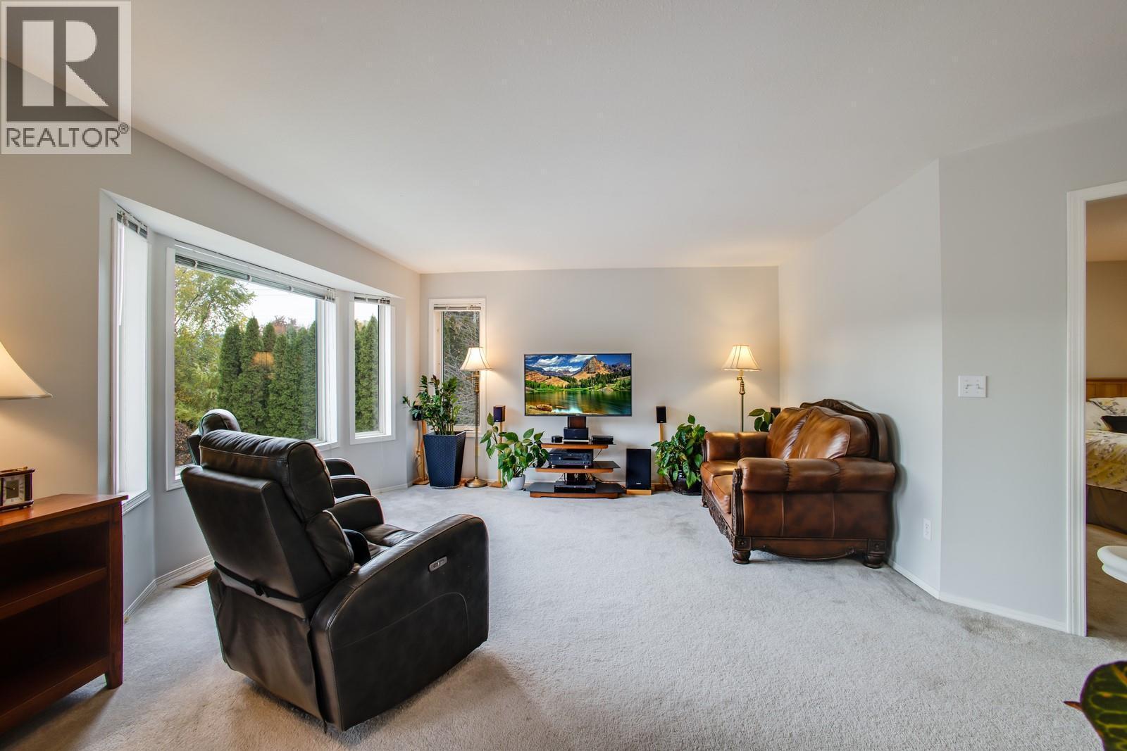 Living room - 1650 Highland Drive N, Kelowna, BC - Indoor Photo Showing Other Room