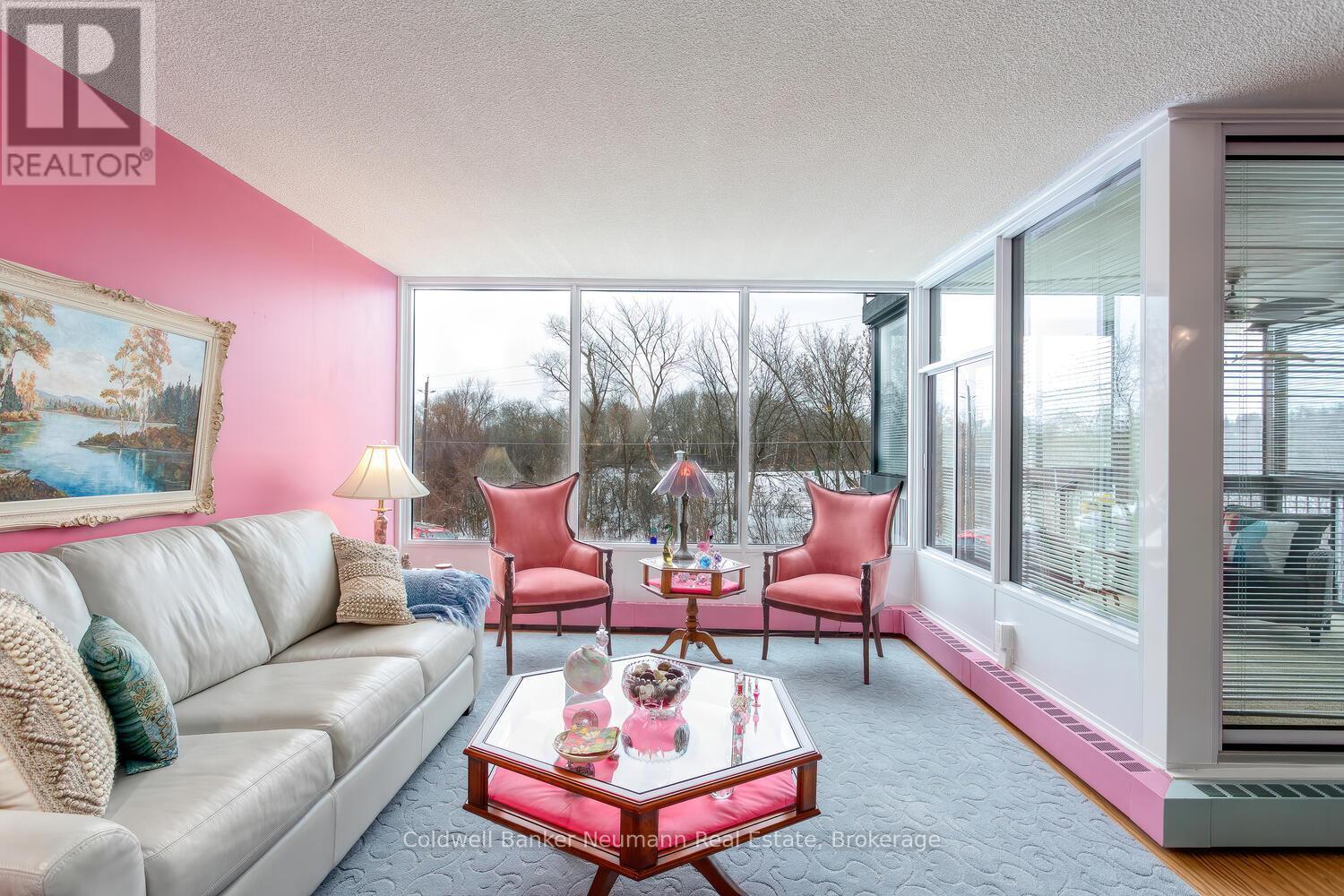 205 - 23 Woodlawn Road E, Guelph (Riverside Park), ON - Indoor Photo Showing Living Room