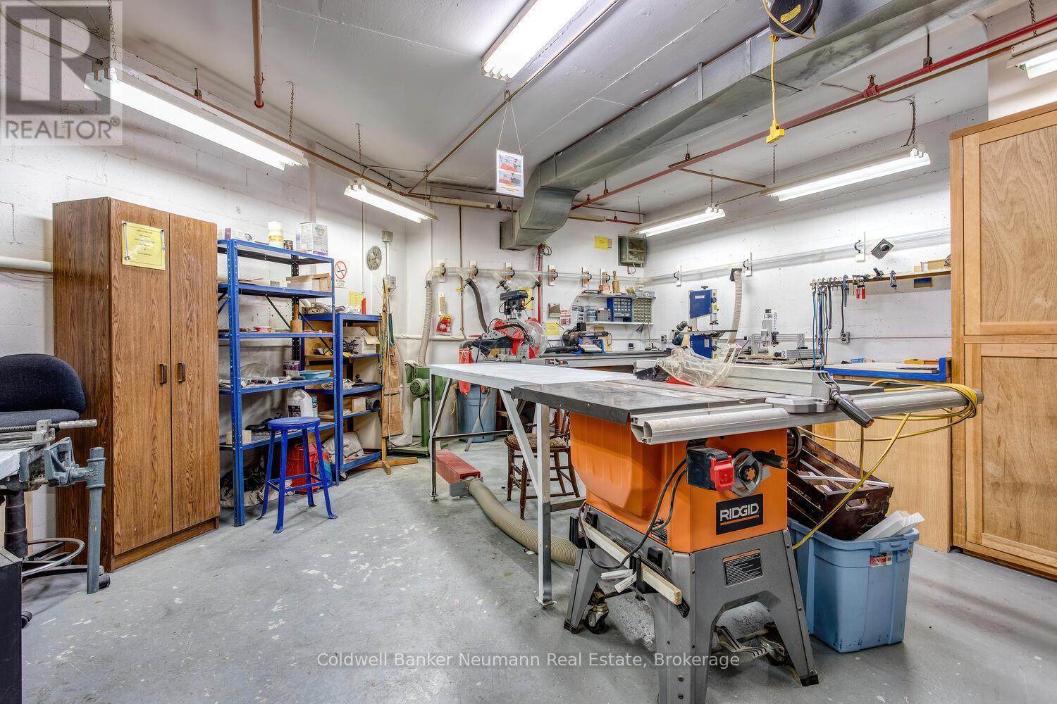 205 - 23 Woodlawn Road E, Guelph (Riverside Park), ON - Indoor Photo Showing Garage