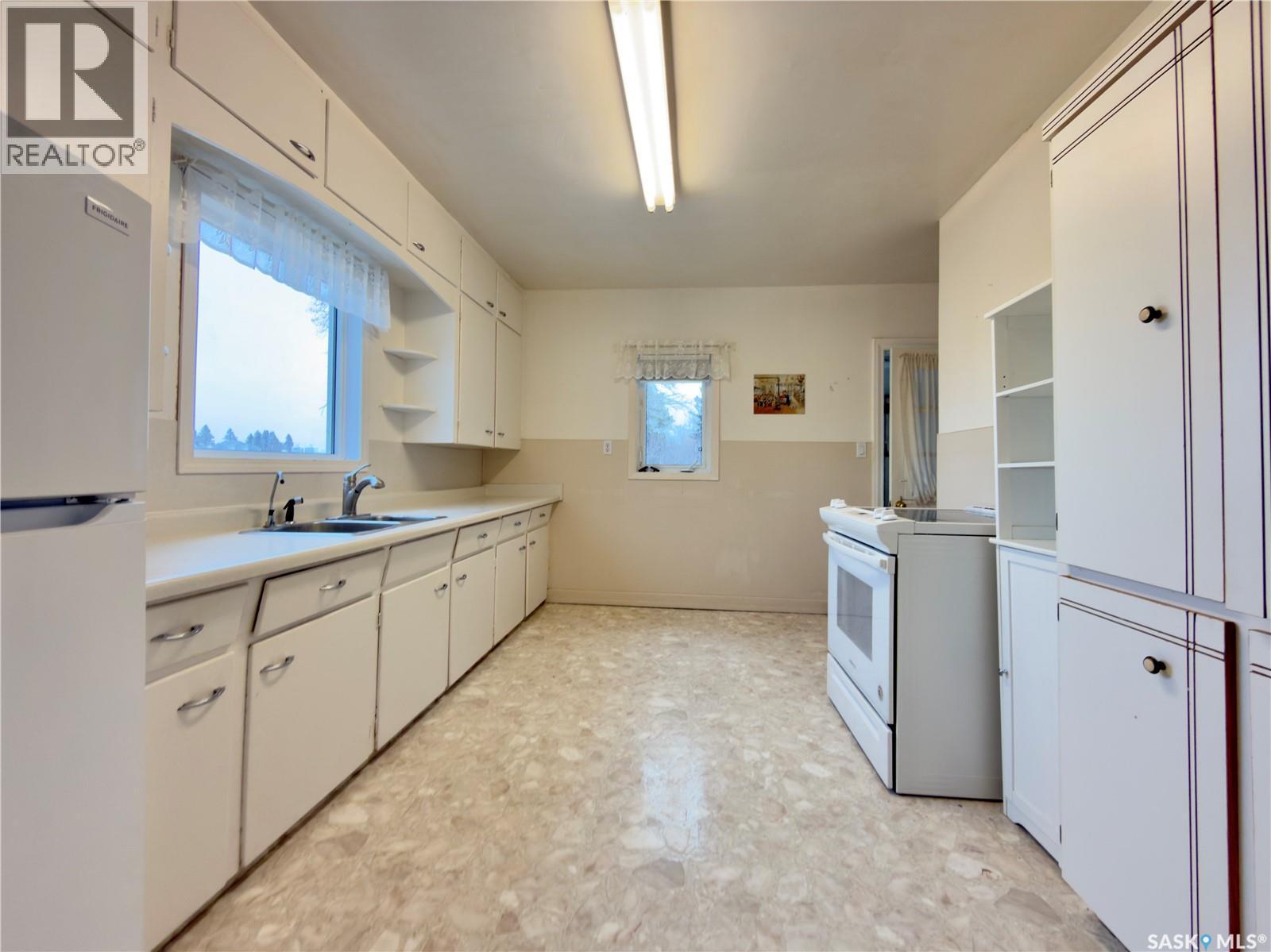 221 Elsa Street, Margo, SK - Indoor Photo Showing Kitchen