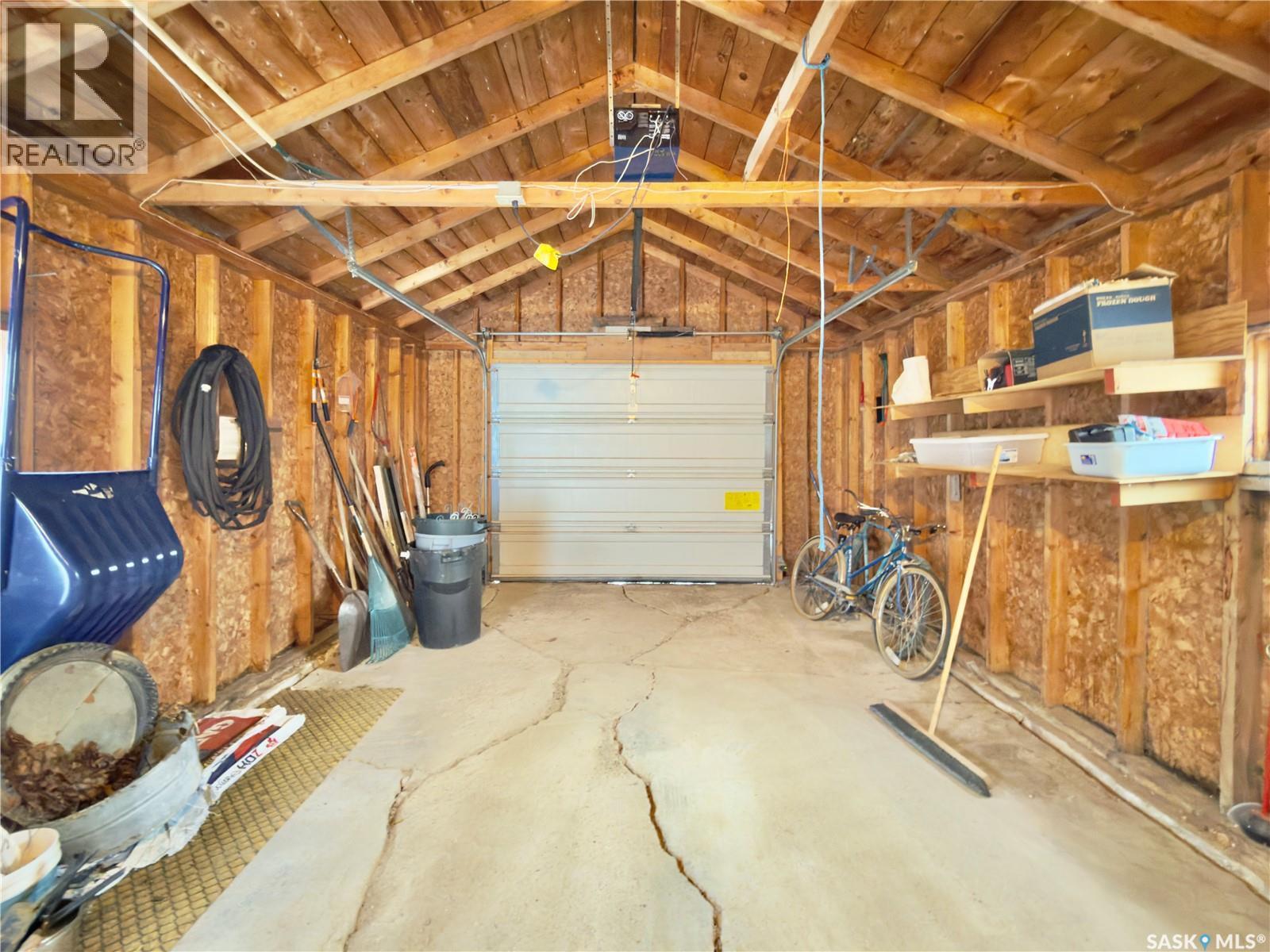 221 Elsa Street, Margo, SK - Indoor Photo Showing Garage