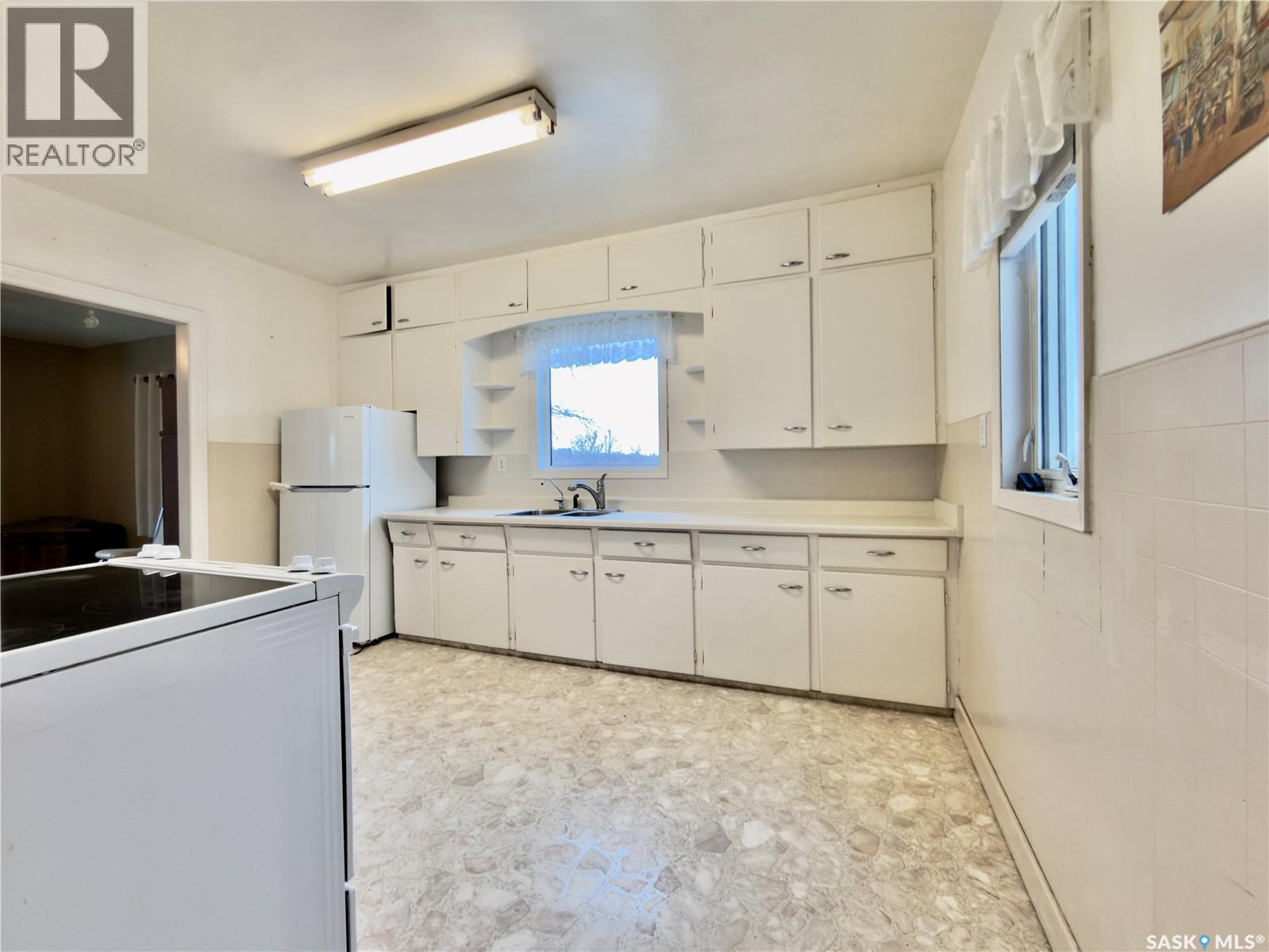 221 Elsa Street, Margo, SK - Indoor Photo Showing Kitchen