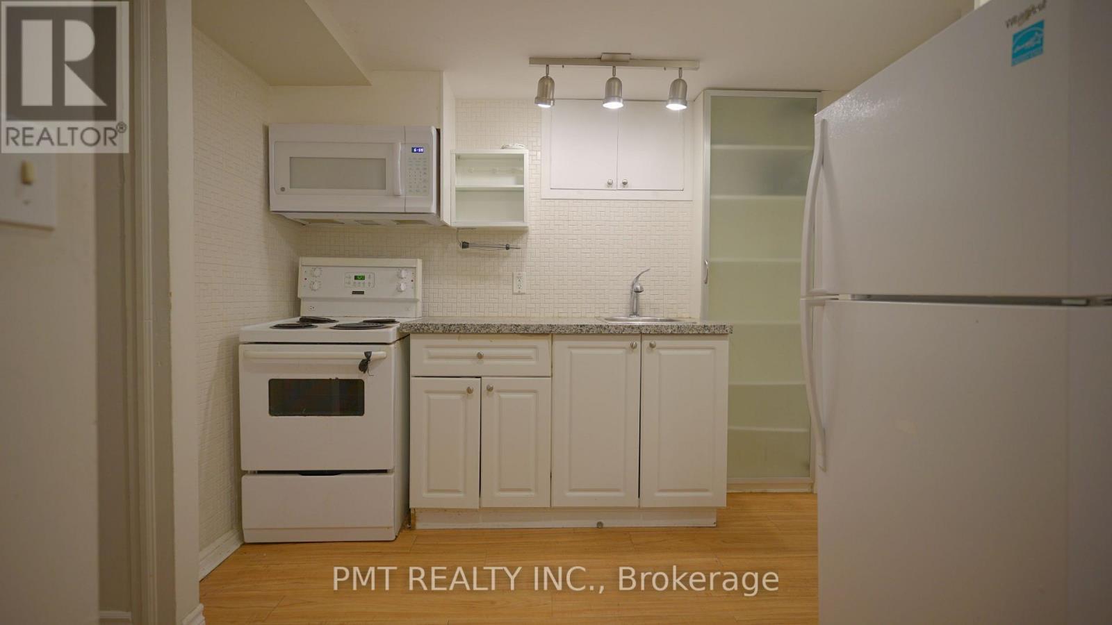 103 Yardley Avenue, Toronto, ON - Indoor Photo Showing Kitchen