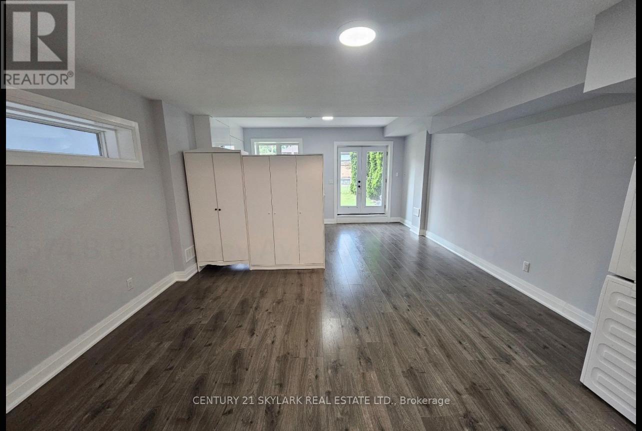 574 B Pharmacy Ave Avenue, Toronto, ON