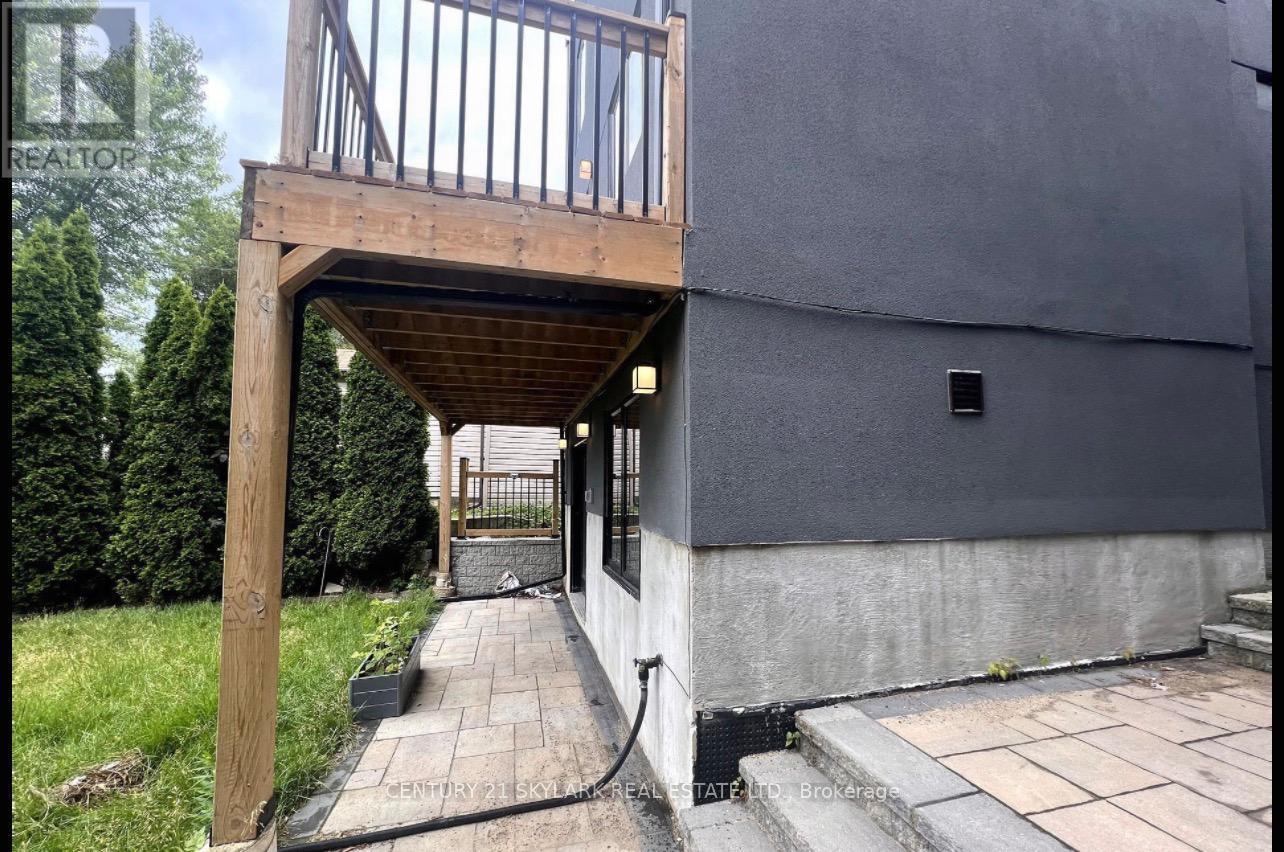 574 B Pharmacy Ave Avenue, Toronto, ON