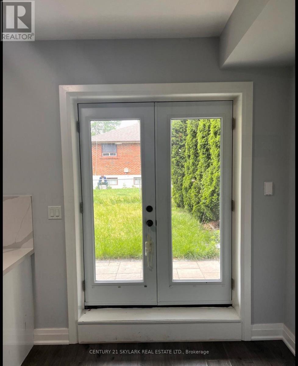 574 B Pharmacy Ave Avenue, Toronto, ON