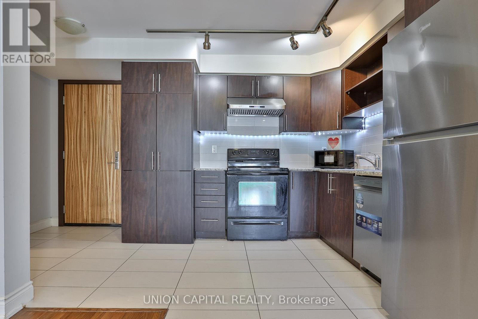 317 - 60 South Town Centre Boulevard, Markham, ON - Indoor Photo Showing Kitchen